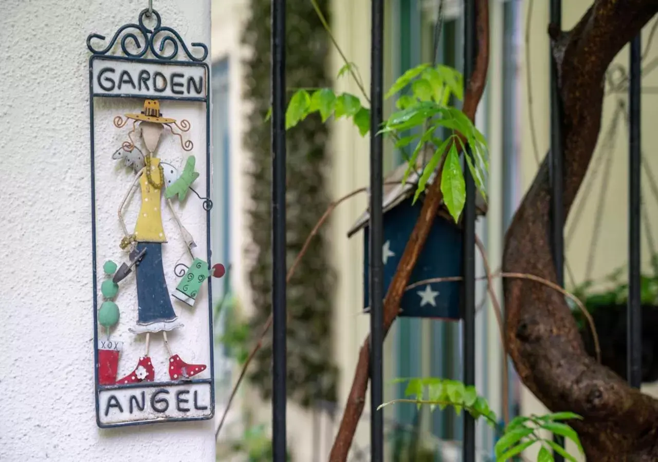 Garden, Property Logo/Sign in Nouvel Hôtel