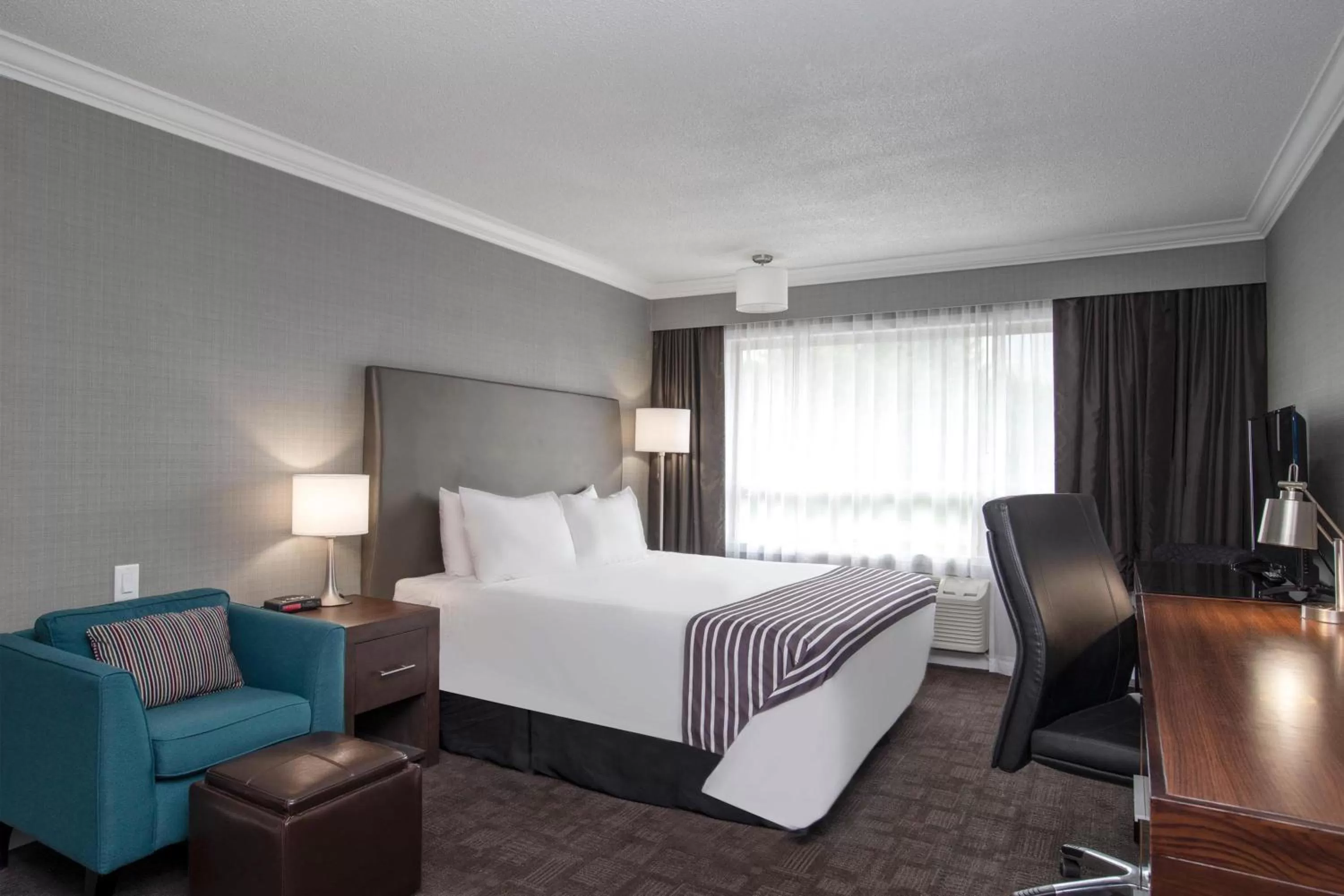 Photo of the whole room, Bed in Sandman Hotel Revelstoke