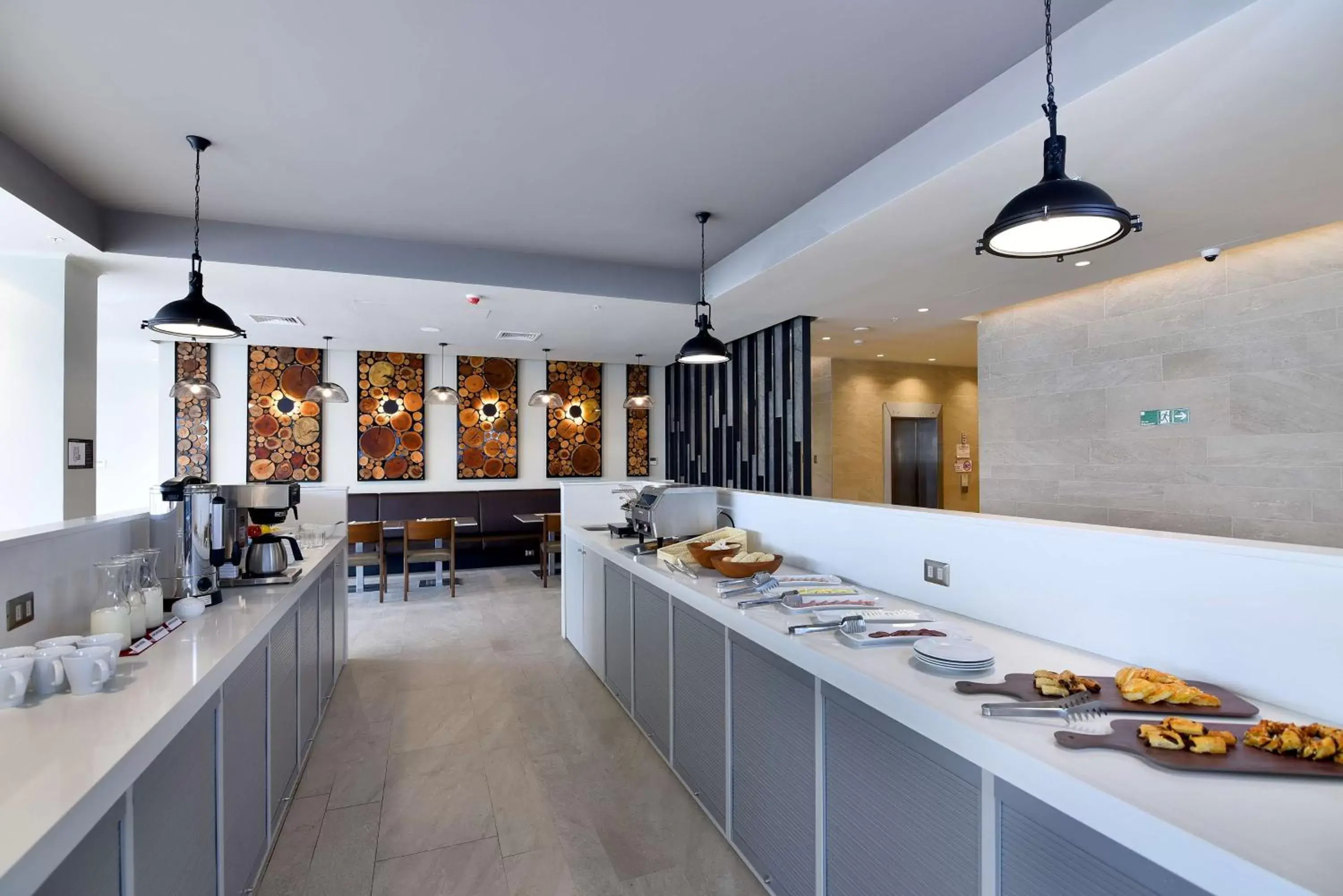 Restaurant/places to eat in Best Western Ferrat Restaurant/places to eat in Best Western Ferrat