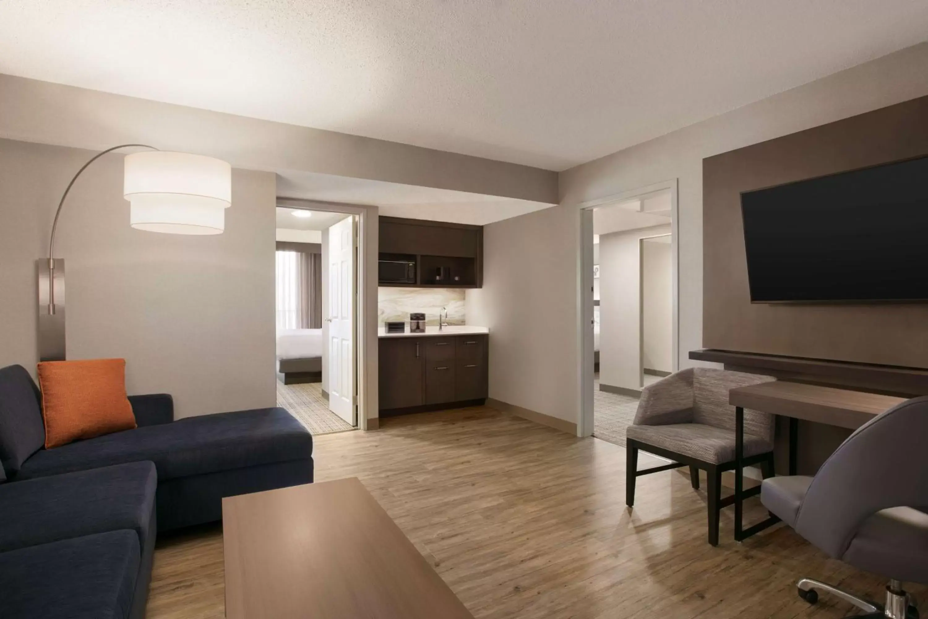 Bedroom, Seating Area in Embassy Suites by Hilton Richmond