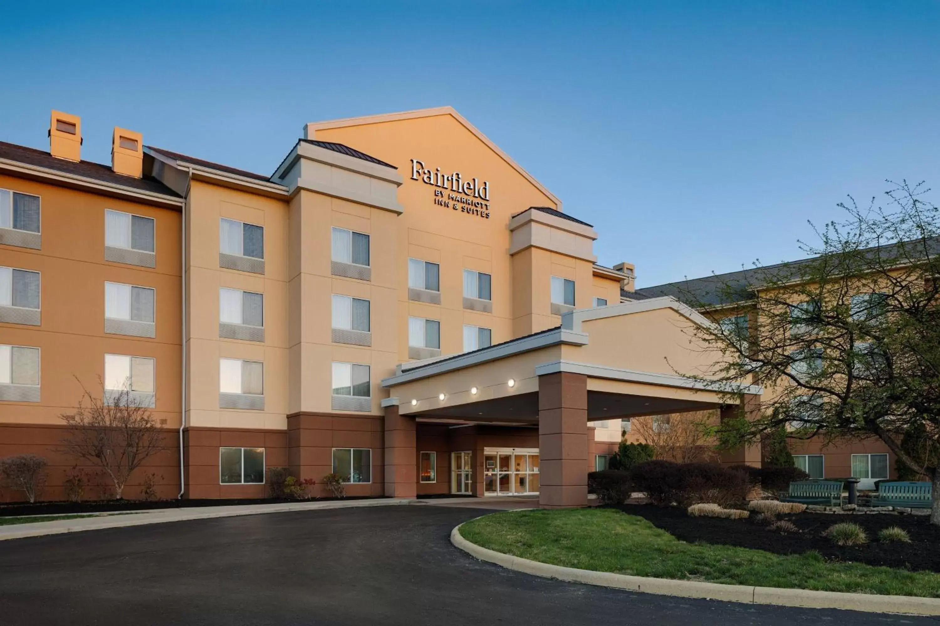 Property Building in Fairfield Inn & Suites Columbus OSU