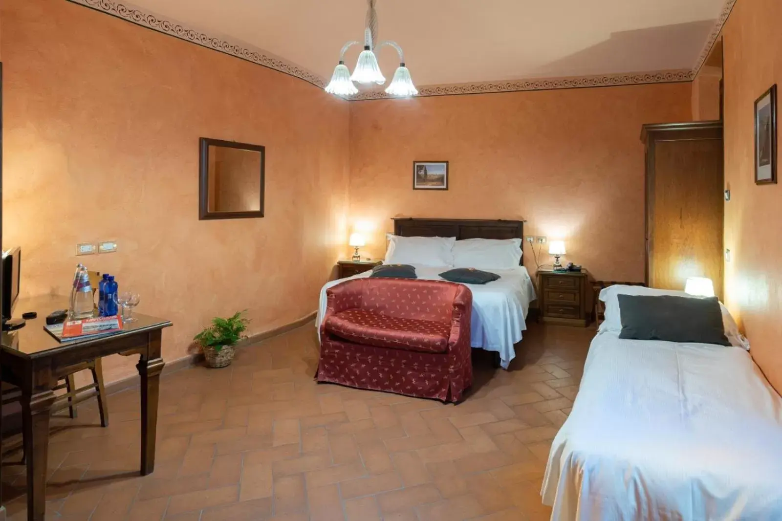 Photo of the whole room, Bed in Bellavista Impruneta