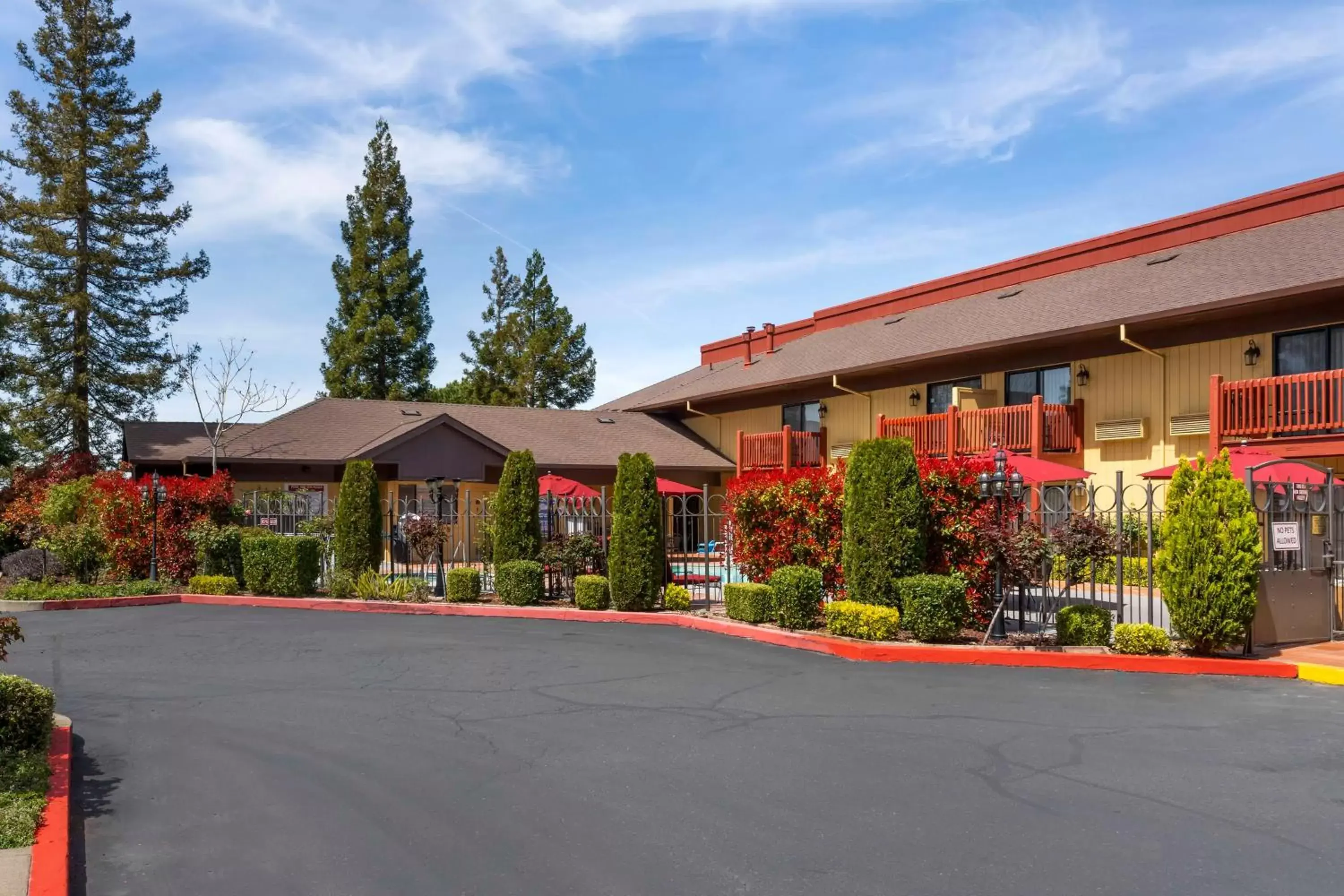 Property building in Best Western Plus Placerville Inn Property building in Best Western Plus Placerville Inn