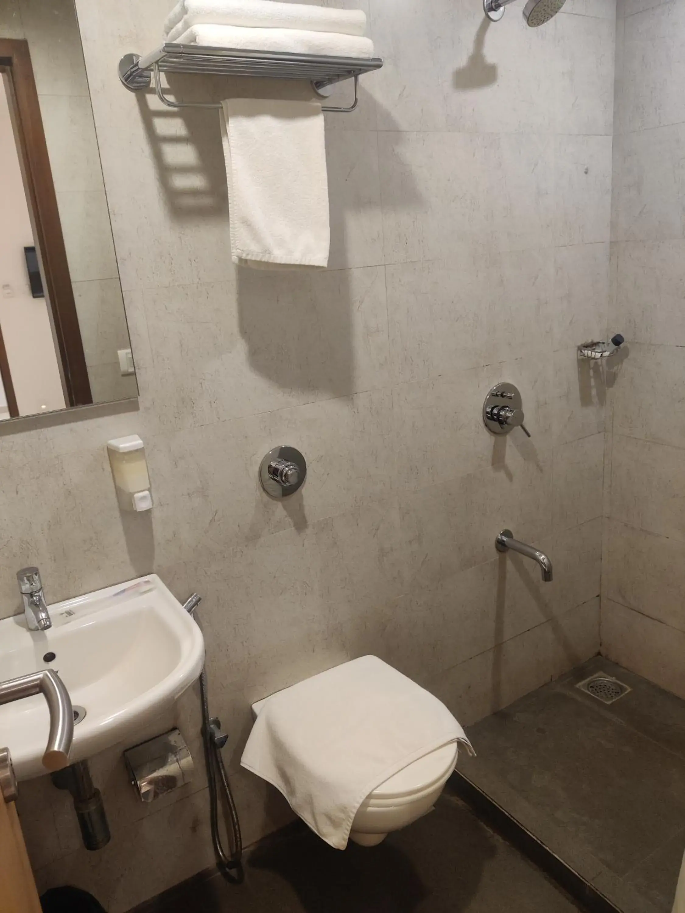 Bathroom in Hotel Leafio Mumbai