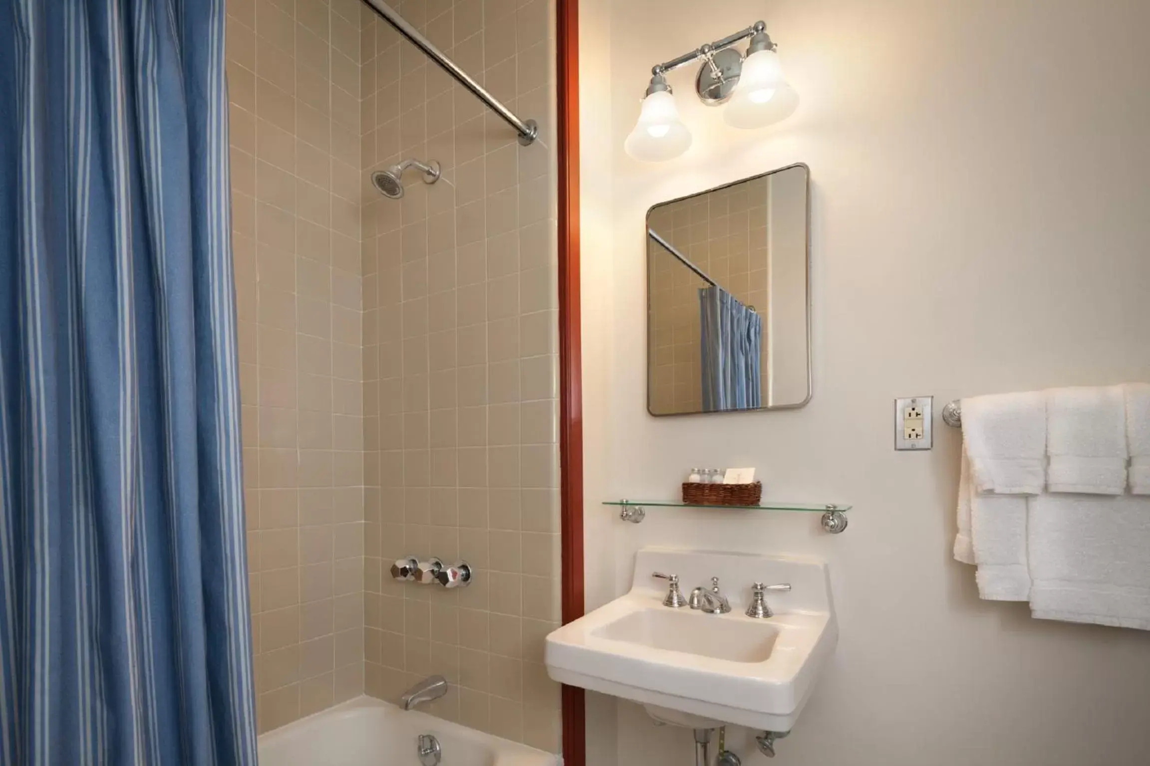 Bathroom in Colonial Houses