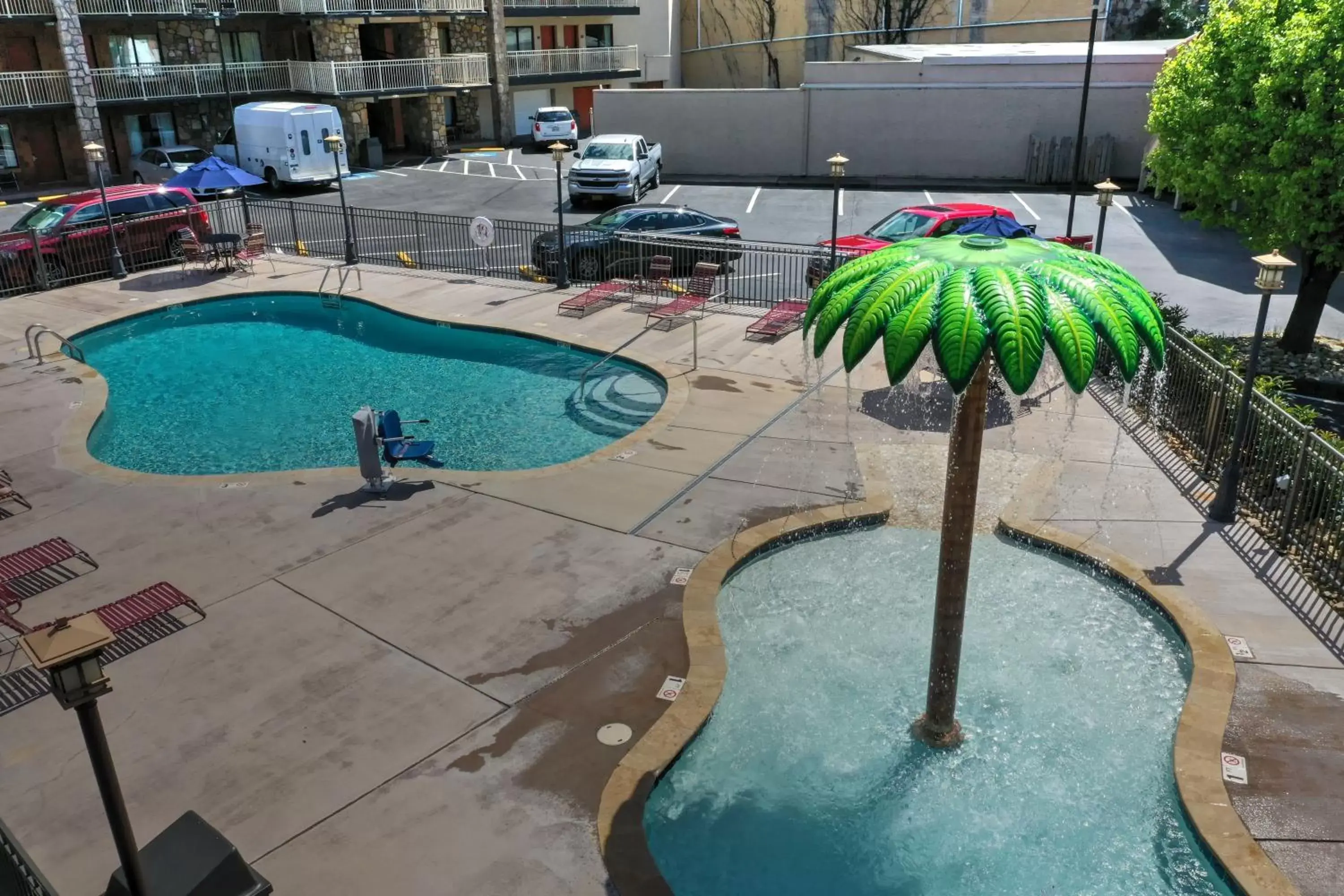 Swimming Pool in Crossroads Inn & Suites