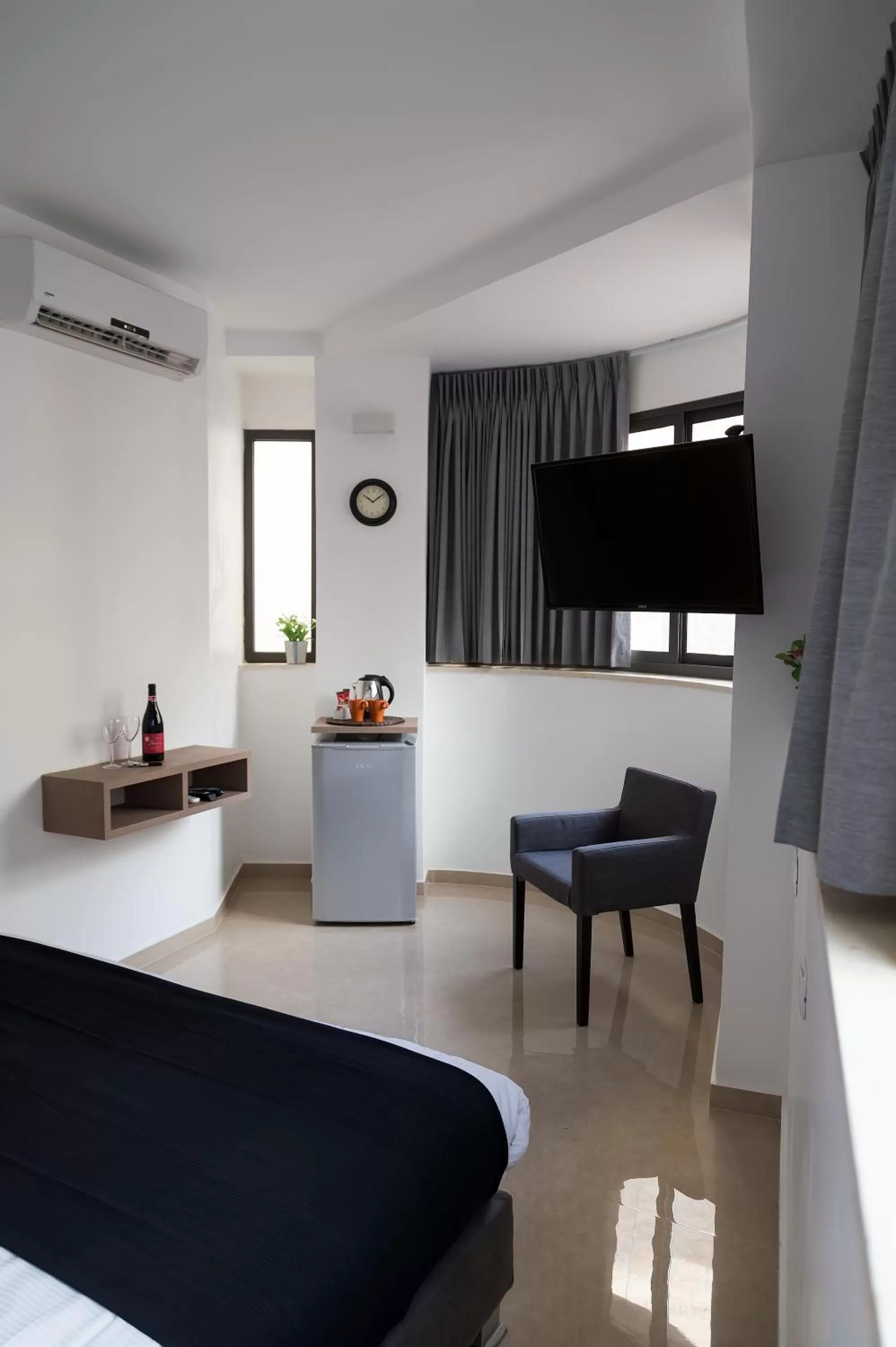 Bedroom in Johnny Hotel