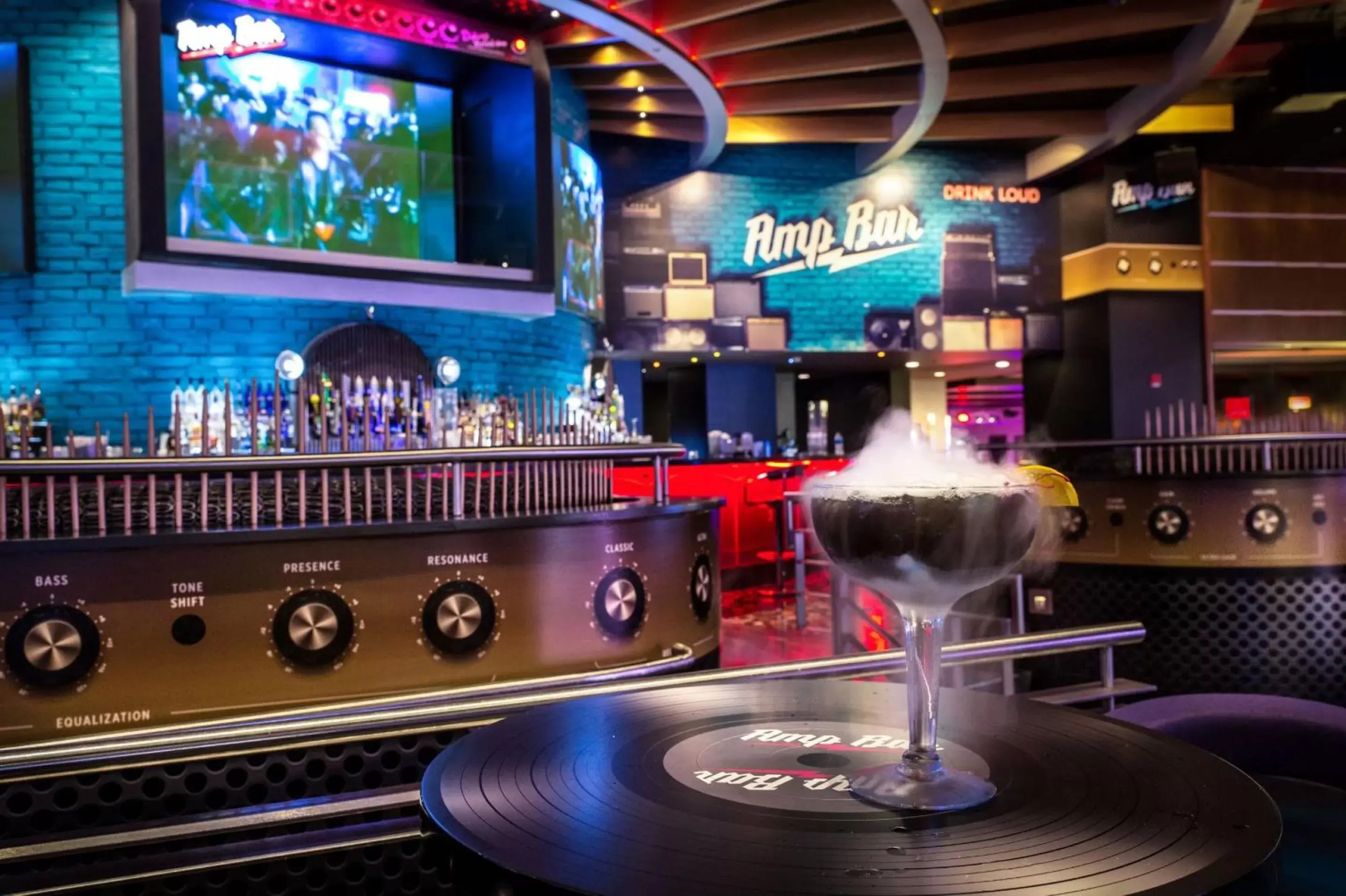 Lounge or bar in Hard Rock Hotel & Casino Tulsa