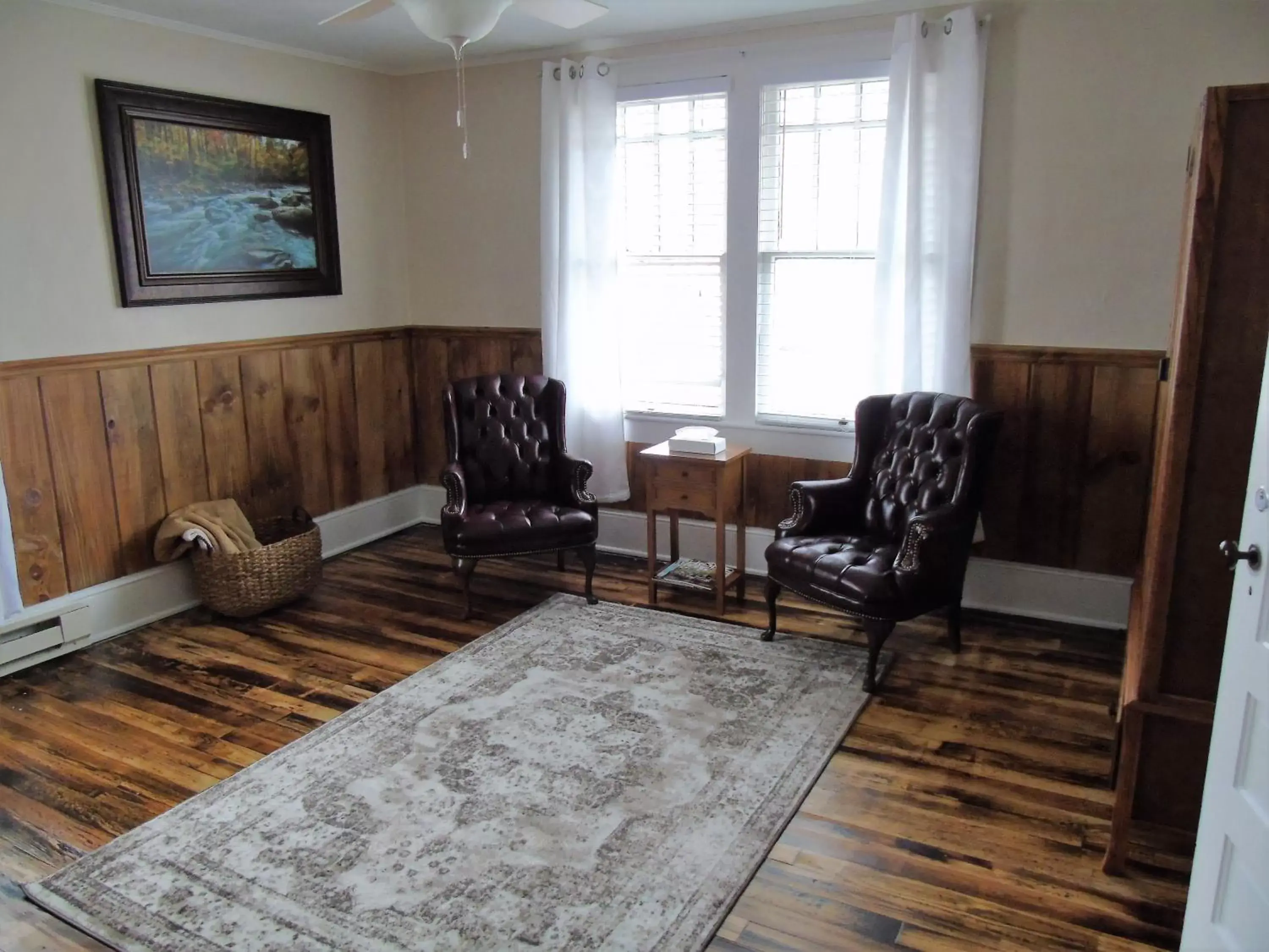 Seating Area in The Charleston Inn