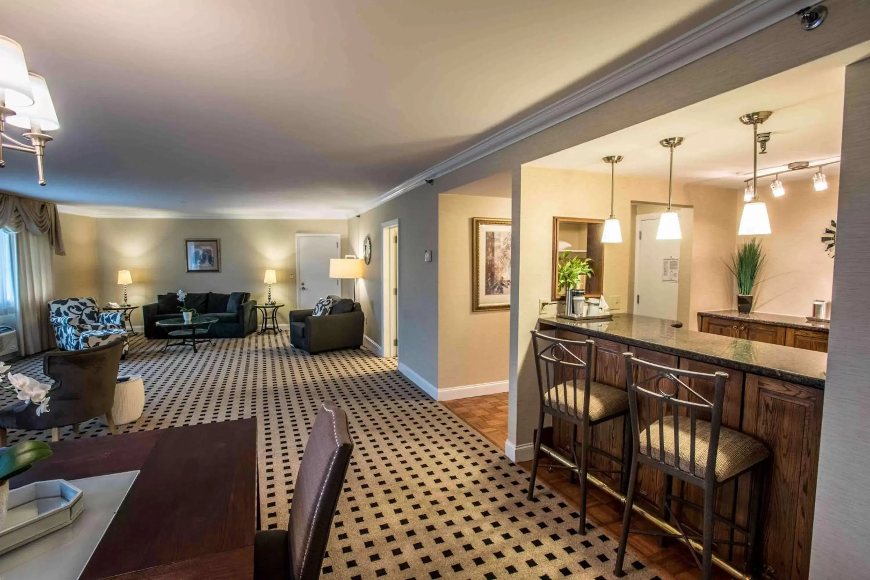 Photo of the whole room, Lounge/Bar in Penn Harris Hotel Harrisburg, Trademark by Wyndham