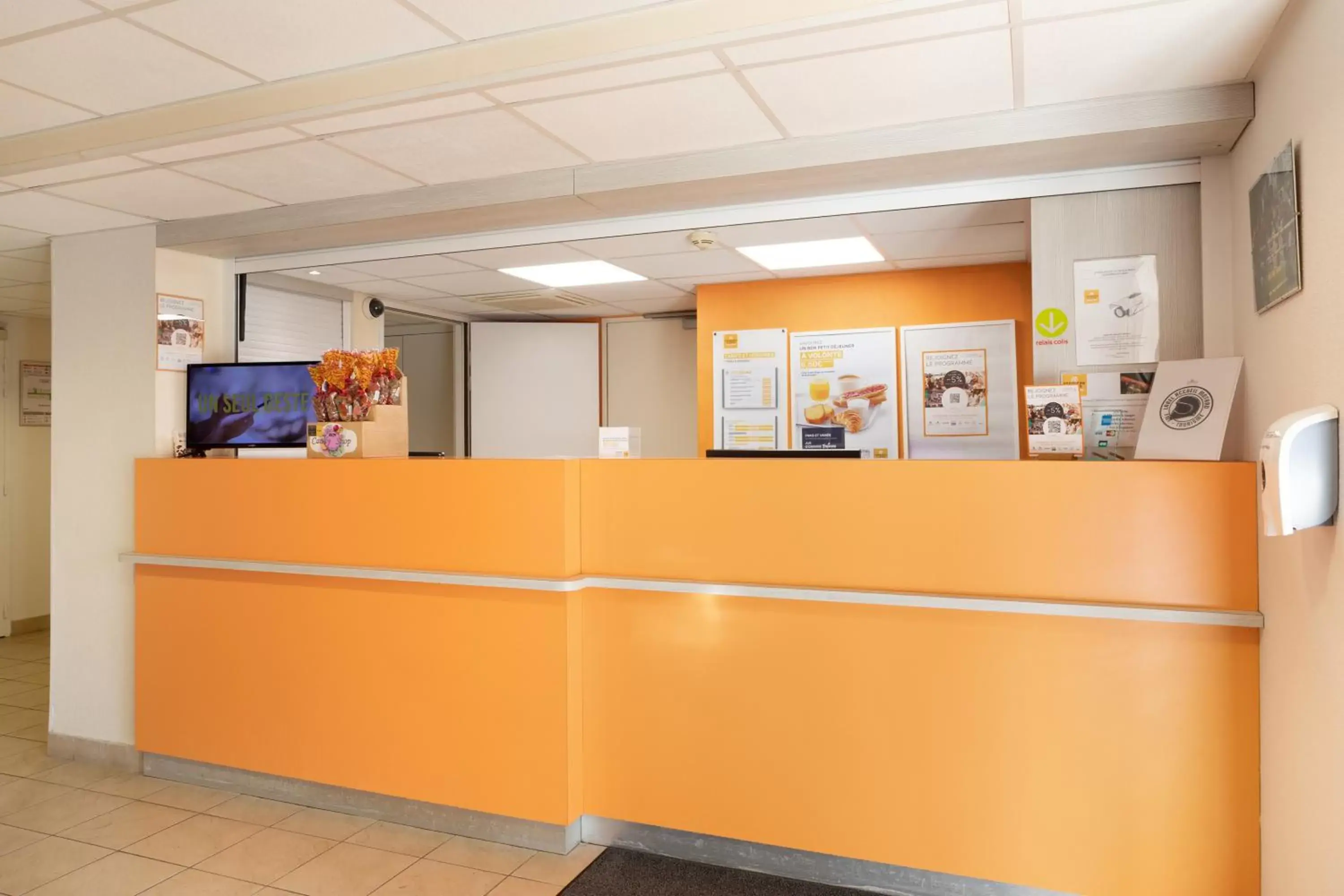 Lobby or reception in Premiere Classe Maubeuge Lobby or reception in Premiere Classe Maubeuge