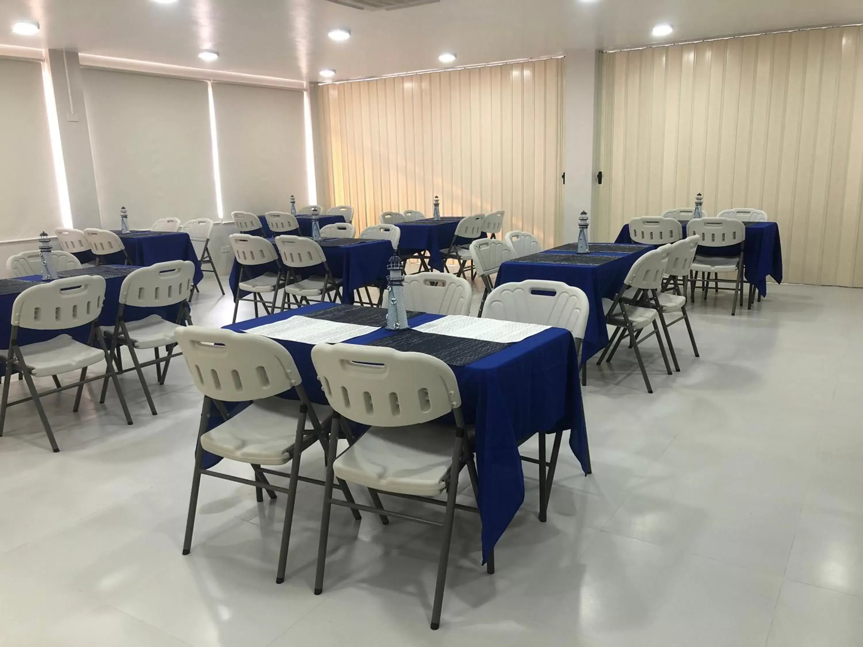 Restaurant/places to eat in South Anchorage Inn Restaurant/places to eat in South Anchorage Inn