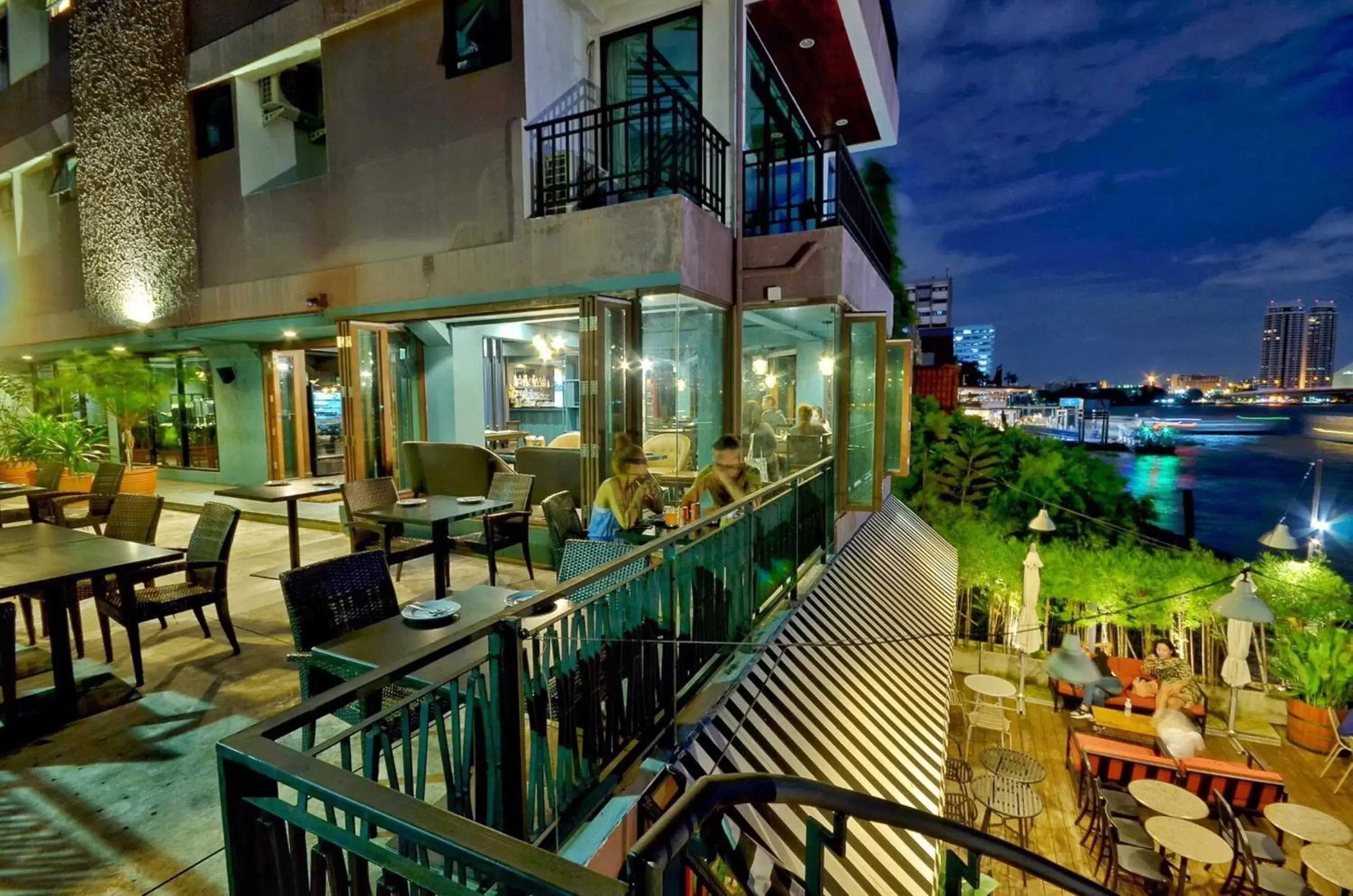 Restaurant/places to eat in Baan Wanglang Riverside, Bangkok