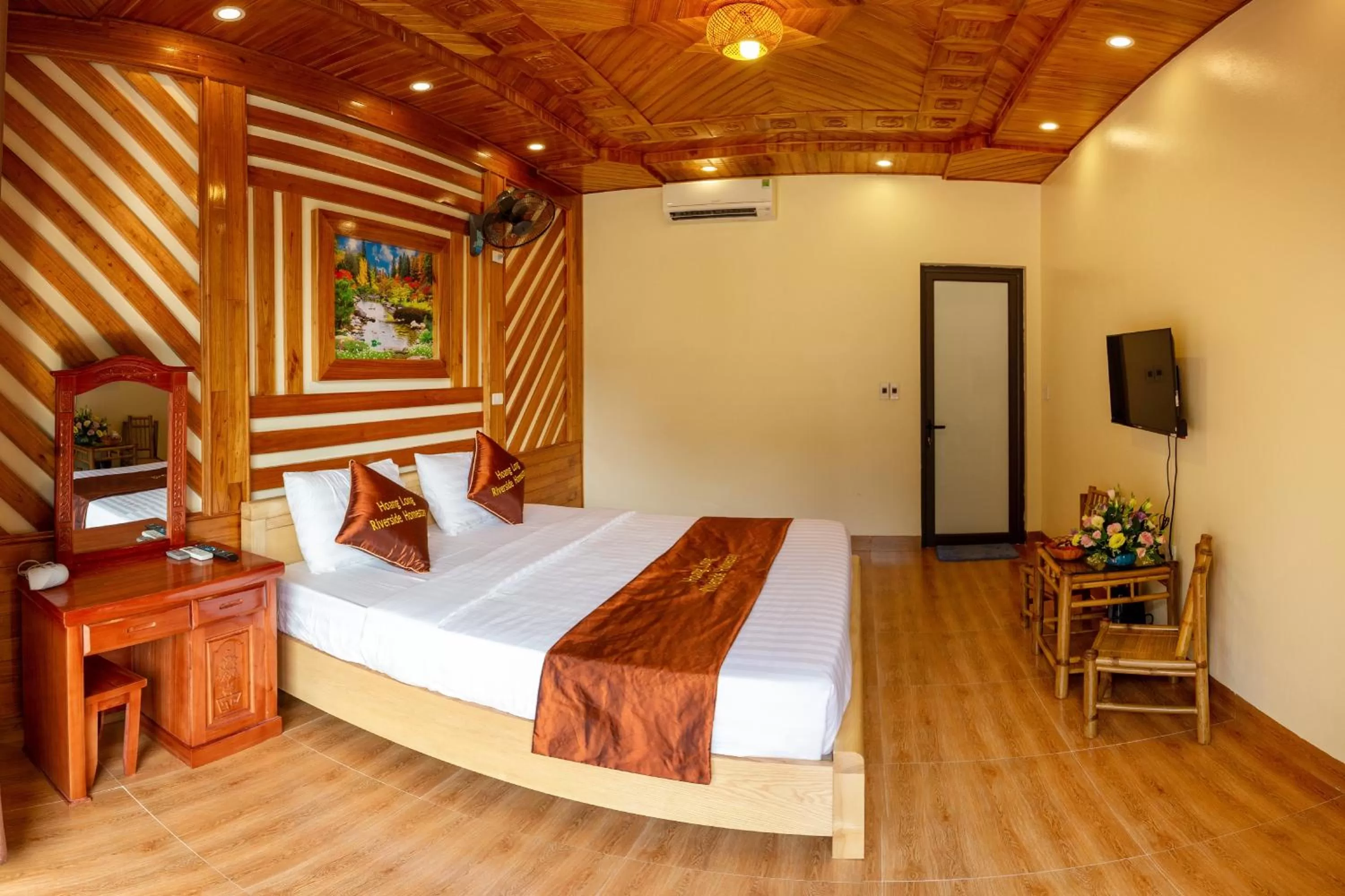 Bed in HoangLong Riverside Homestay