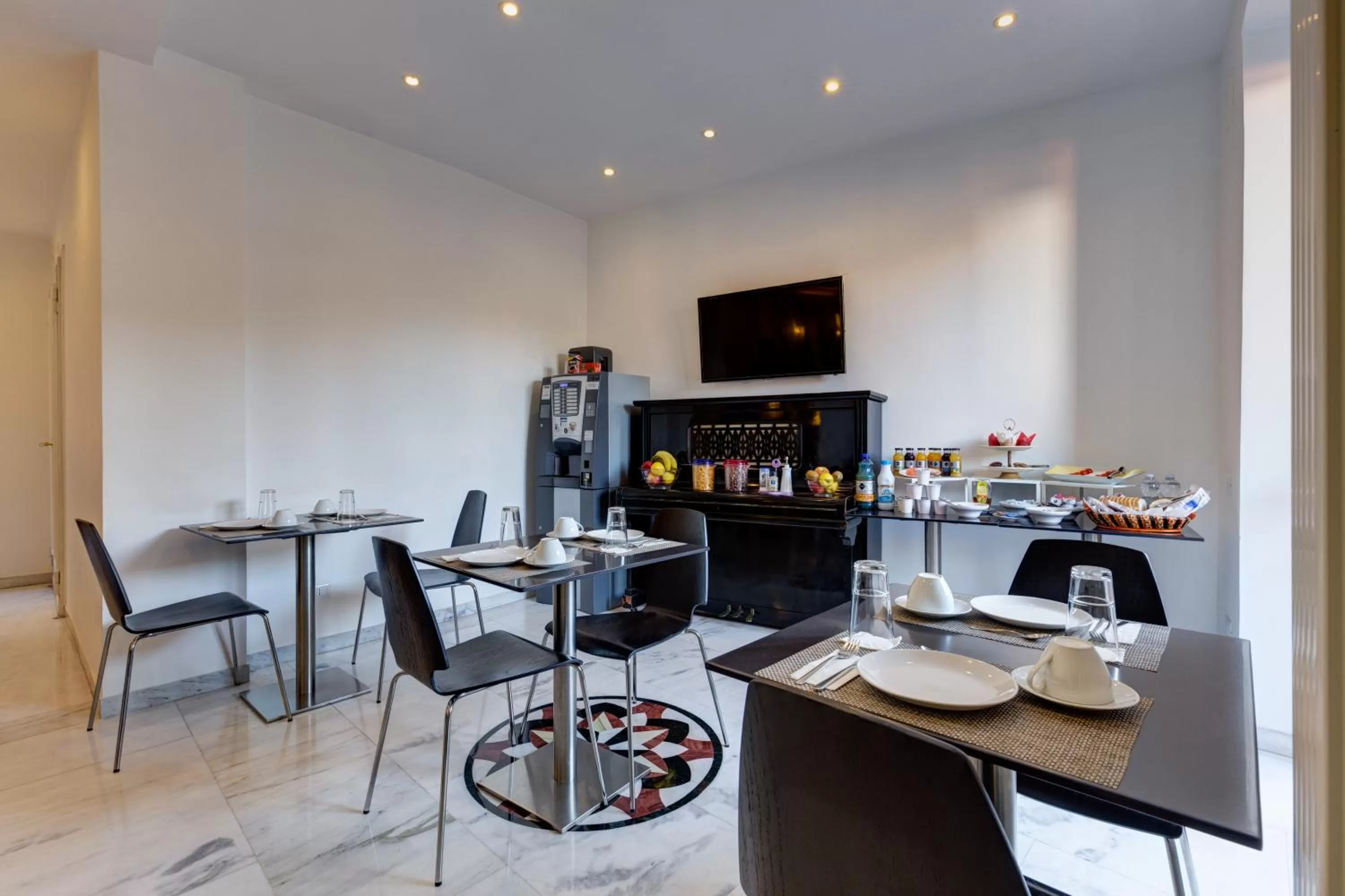 Communal lounge/ TV room in Little Rhome Suites