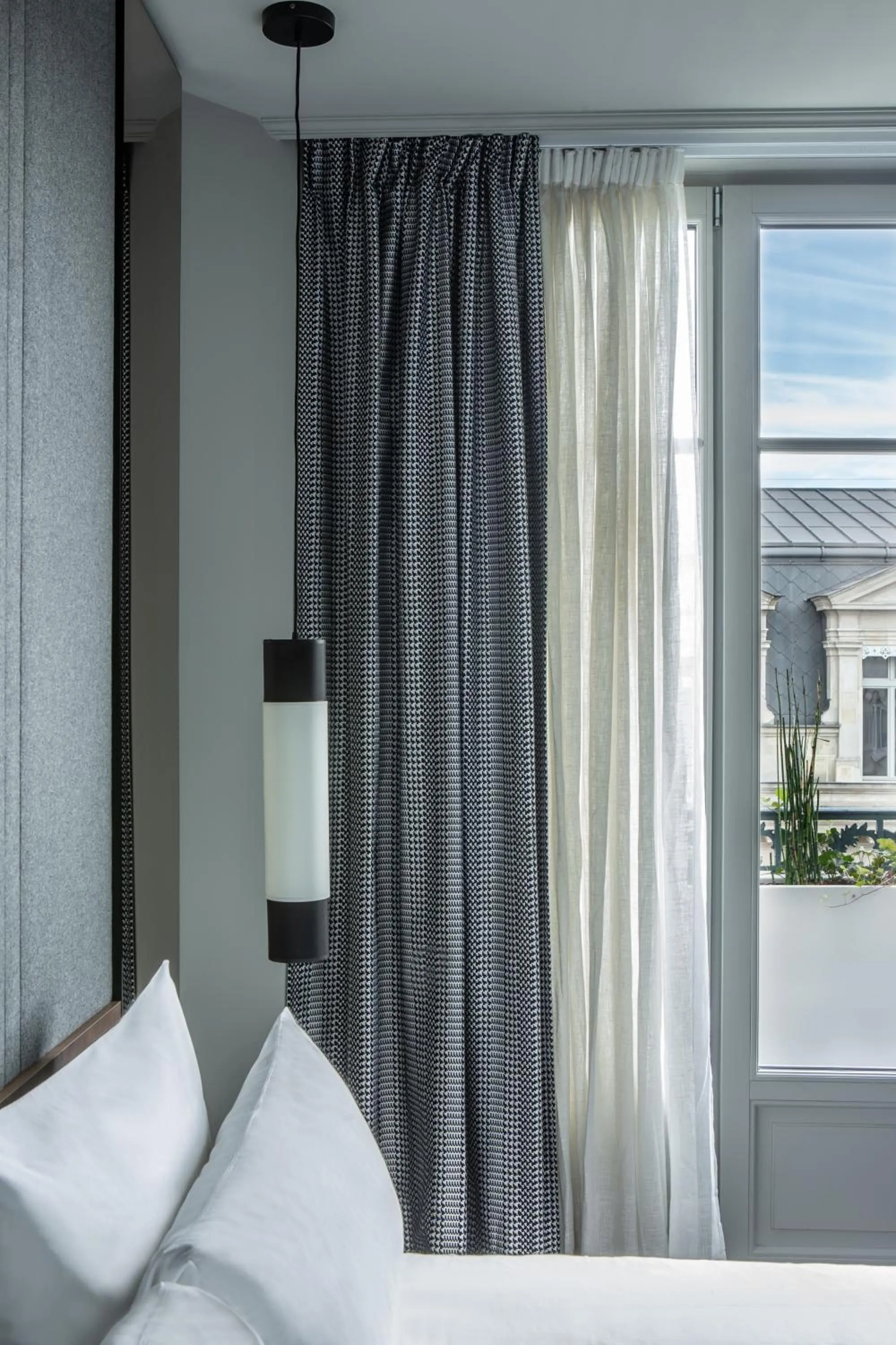 Bed in ibis Styles Paris Gare du Nord TGV