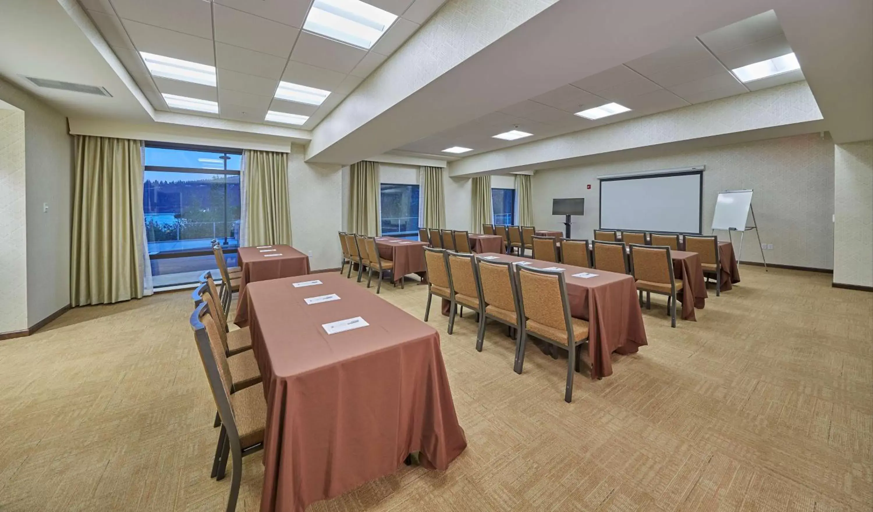 Meeting/conference room in Hampton Inn & Suites Hood River