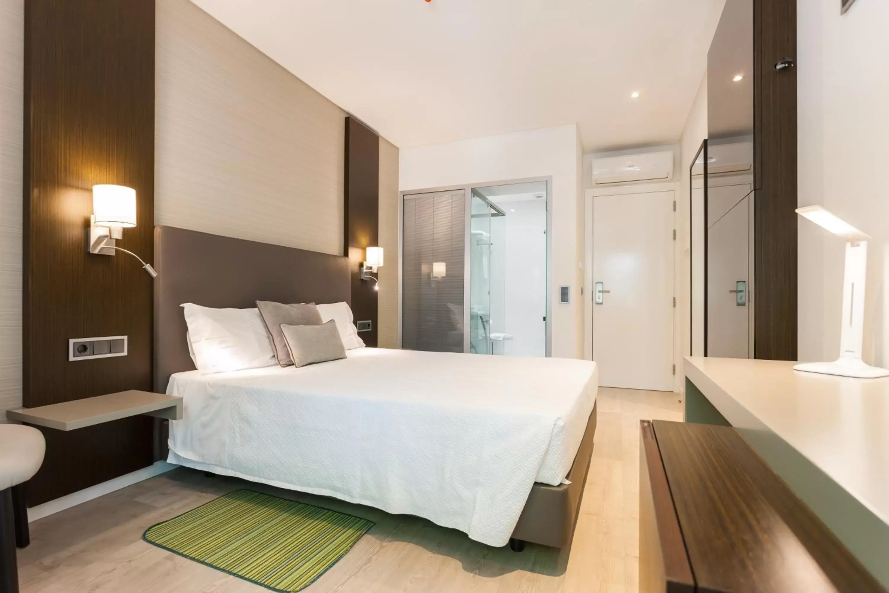 Bedroom, Bed in Hotel Capital