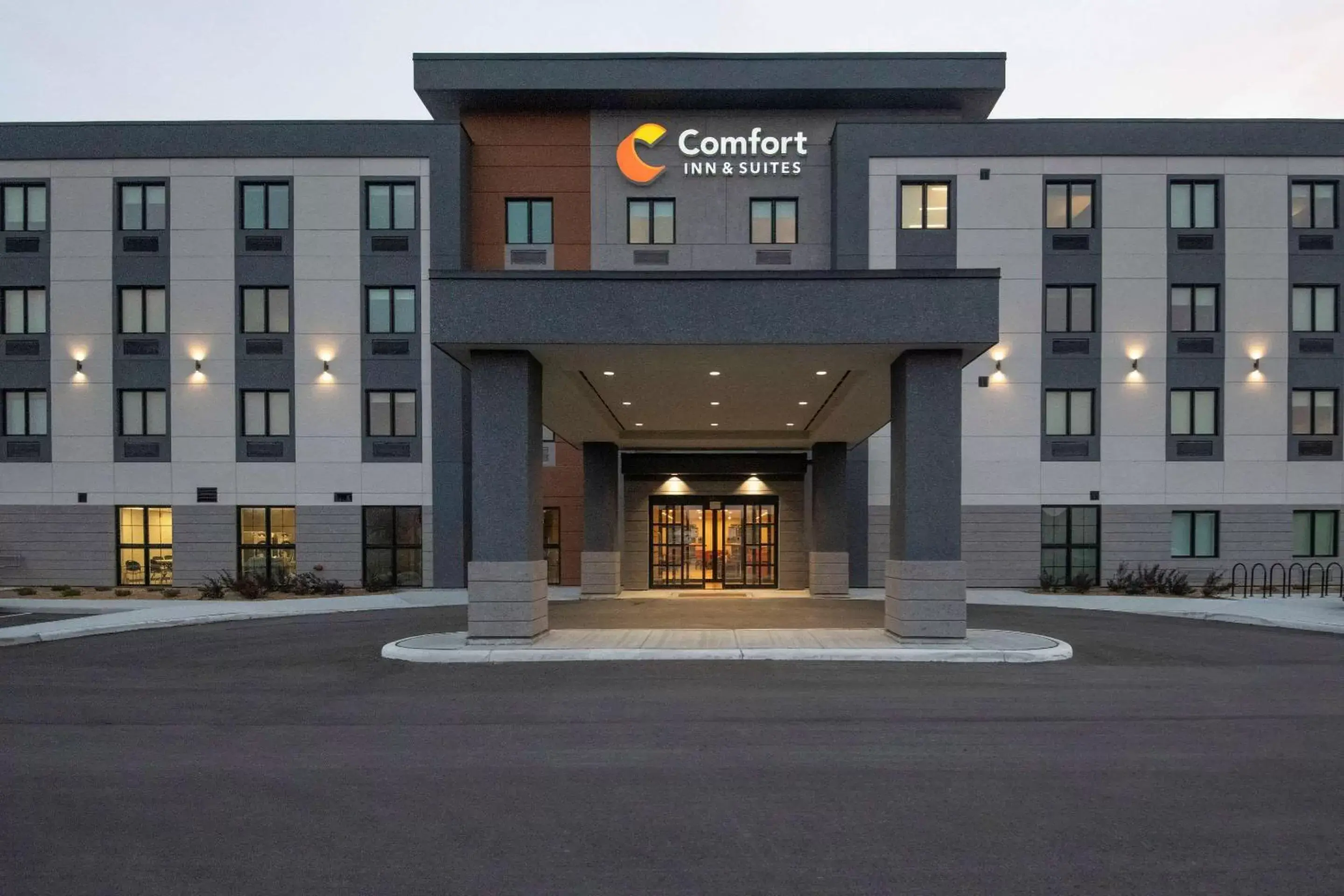 Property building in Comfort Inn & Suites Property building in Comfort Inn & Suites