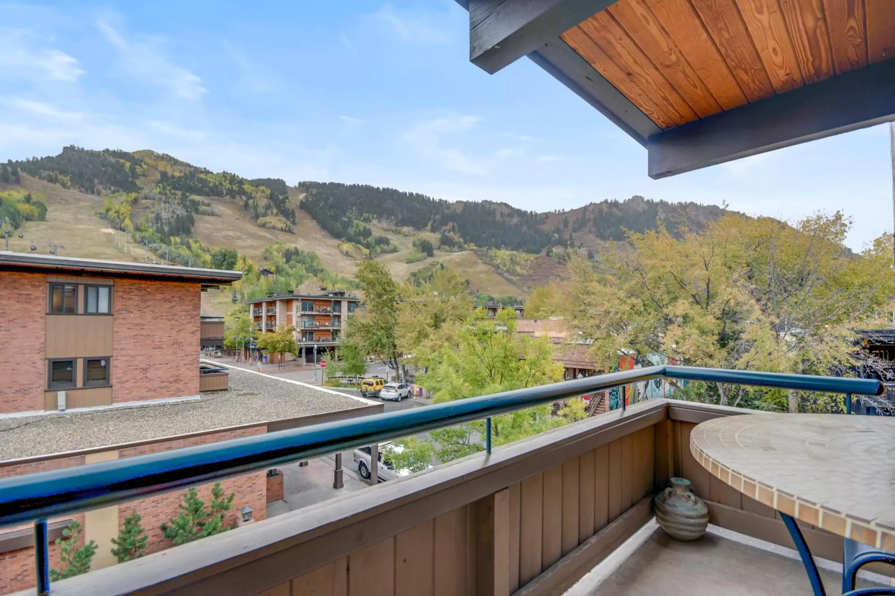 Mountain view, Balcony/Terrace in Aspen Square Condominium Hotel