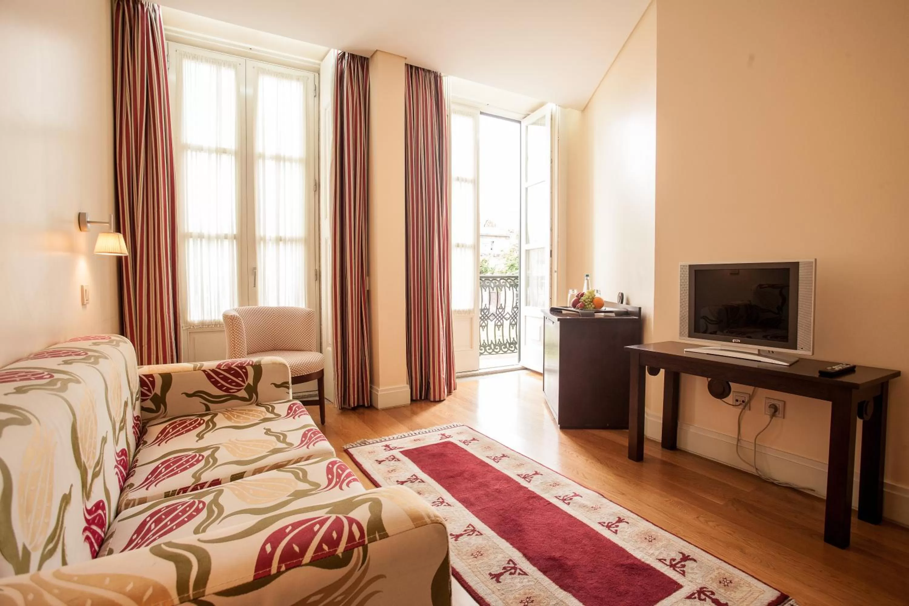 Living room, Bed in Hotel Bracara Augusta