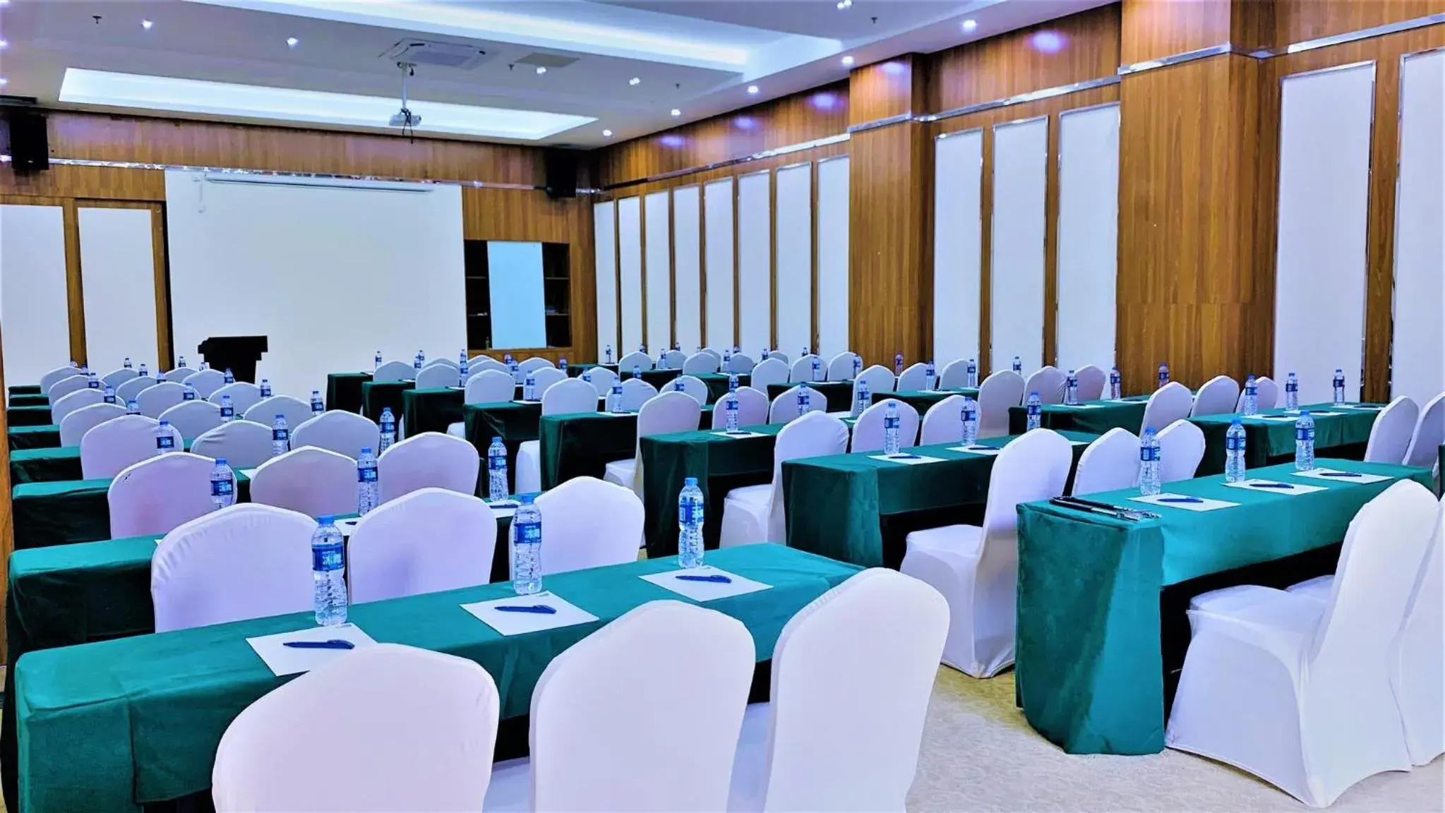 Meeting/conference room in Holiday Inn Express Haikou West Coast, an IHG Hotel