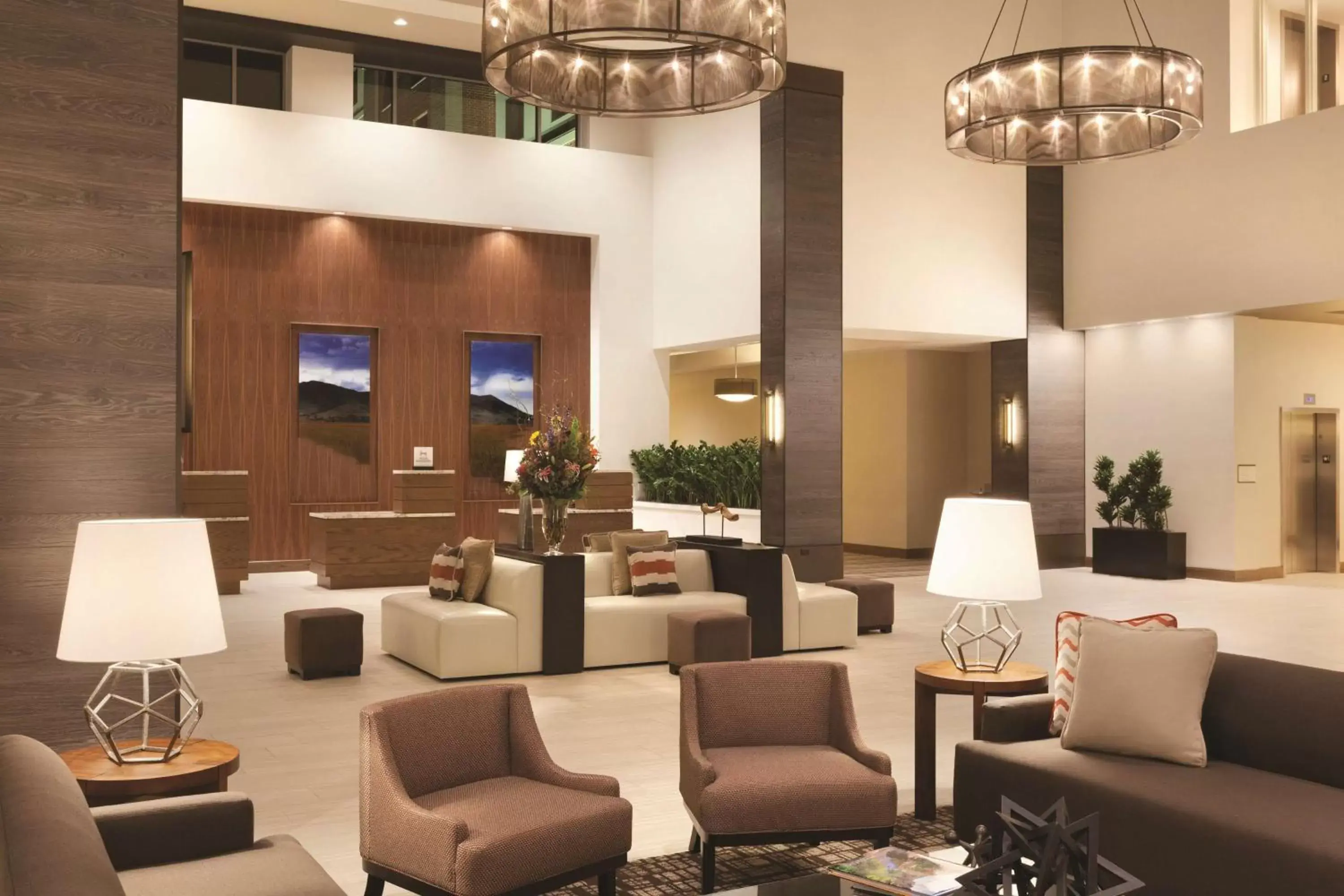 Lobby or reception, Lounge/Bar in Embassy Suites Oklahoma City Downtown/Medical Center