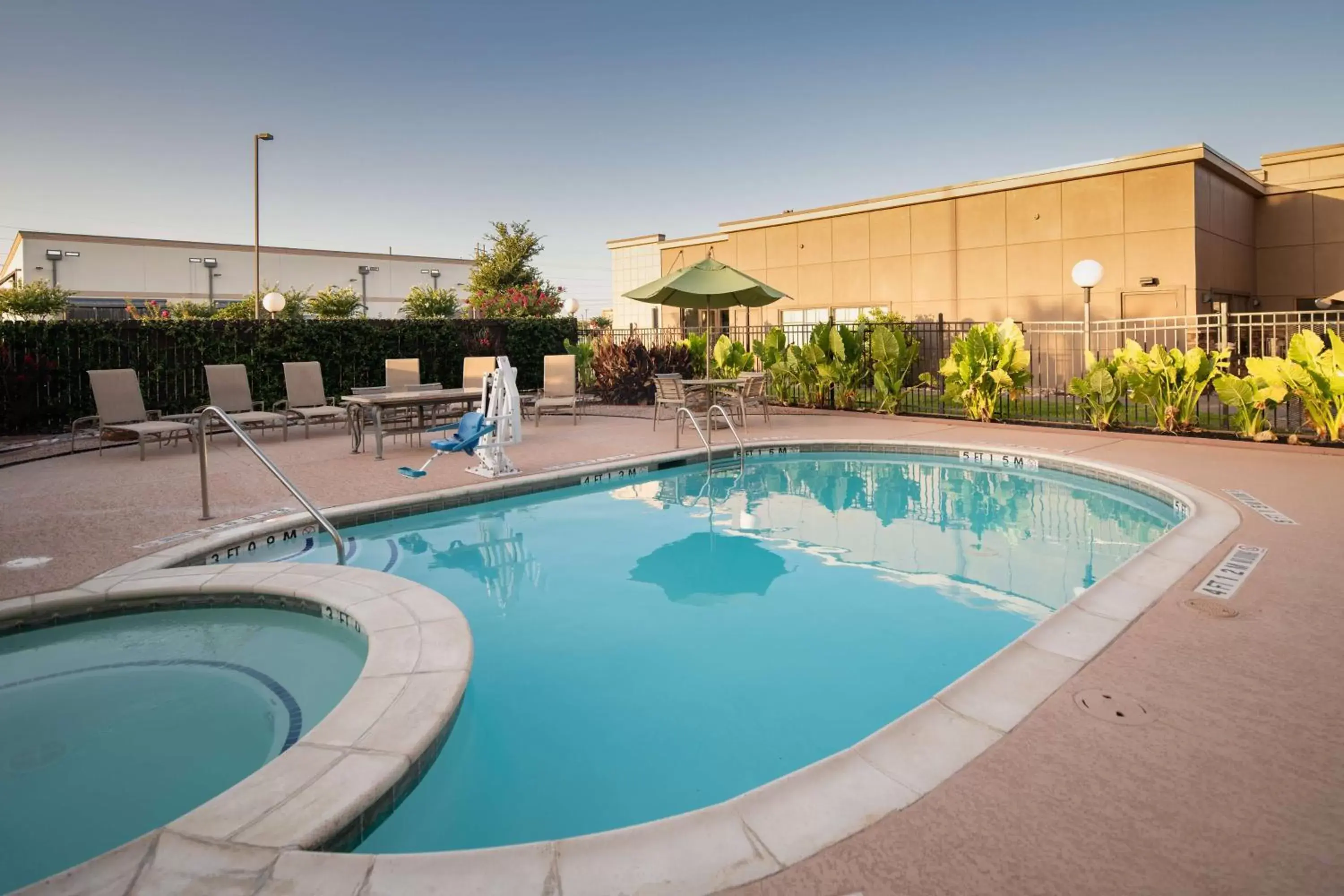On site, Swimming Pool in Best Western Premier Bryan College Station