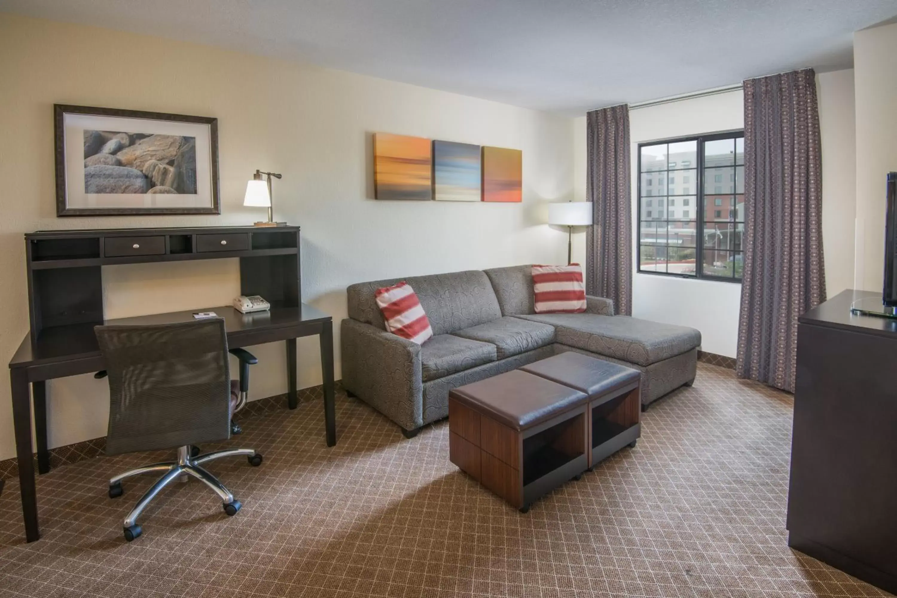 Bedroom, Seating Area in Staybridge Suites Columbus-Airport, an IHG Hotel