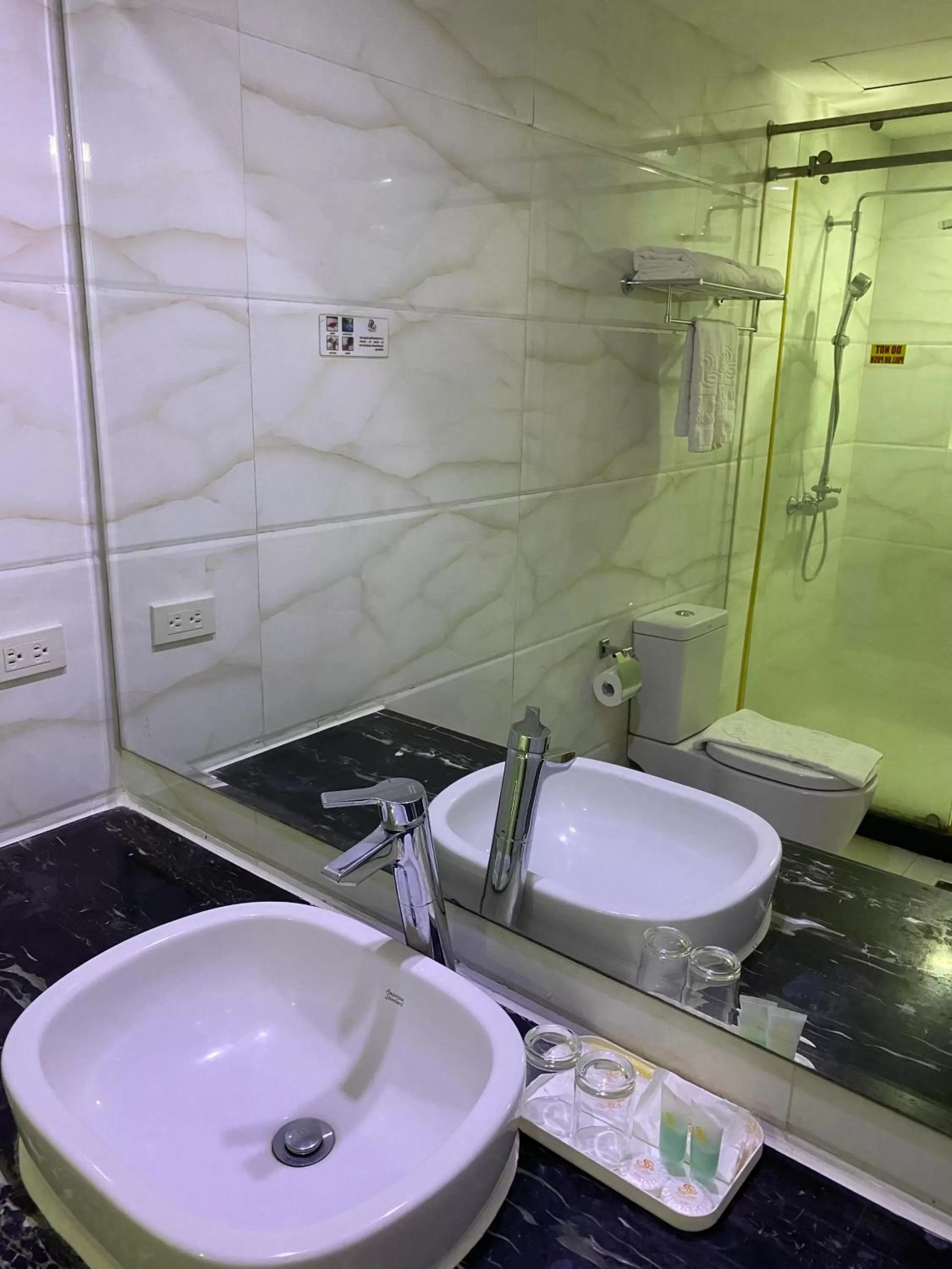 Toilet in Sun Star Grand Hotel