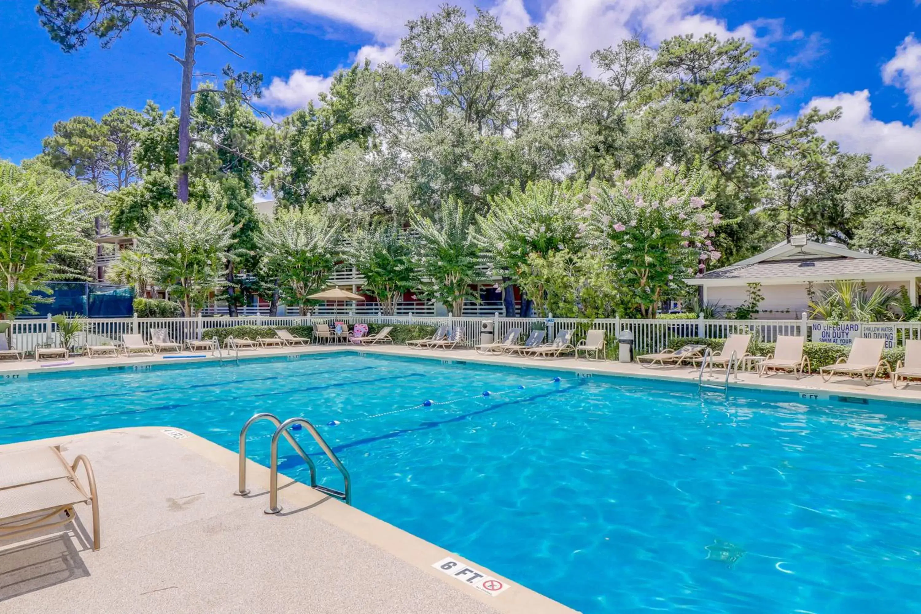 Swimming Pool in Fiddlers Cove 22J