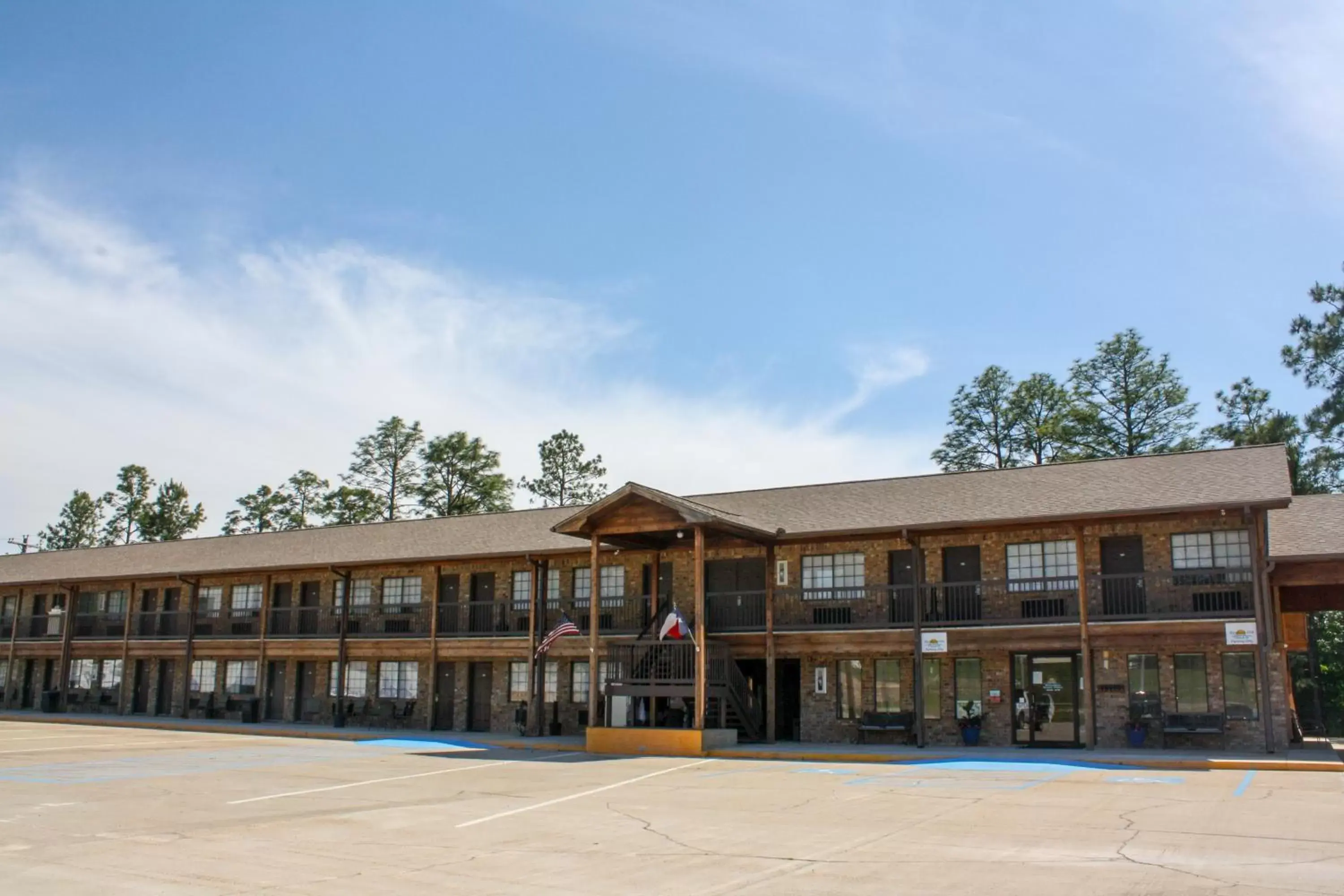 Facade/entrance, Property Building in Rayburn Inn