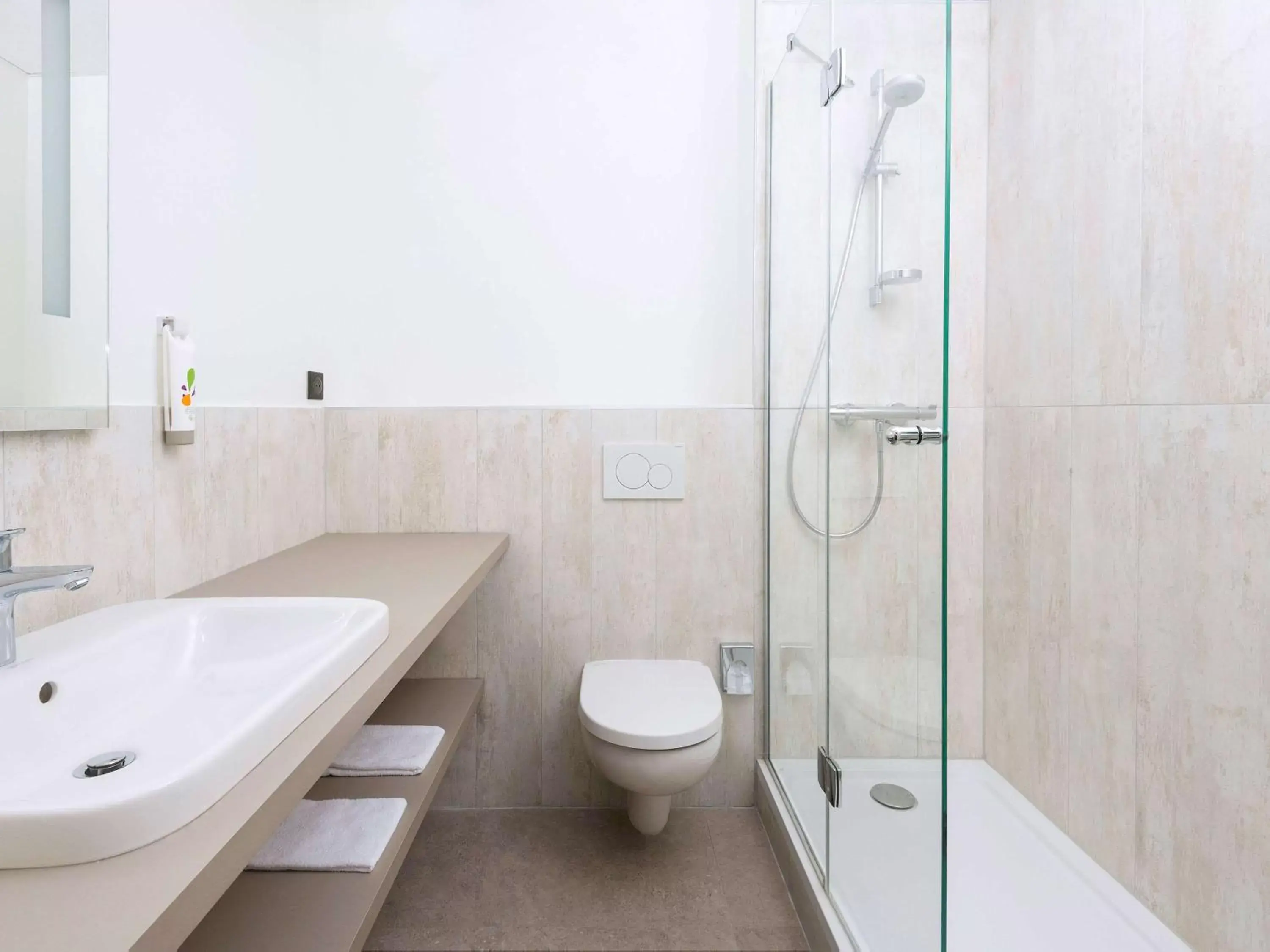 Shower, Bathroom in ibis Styles Macon Centre
