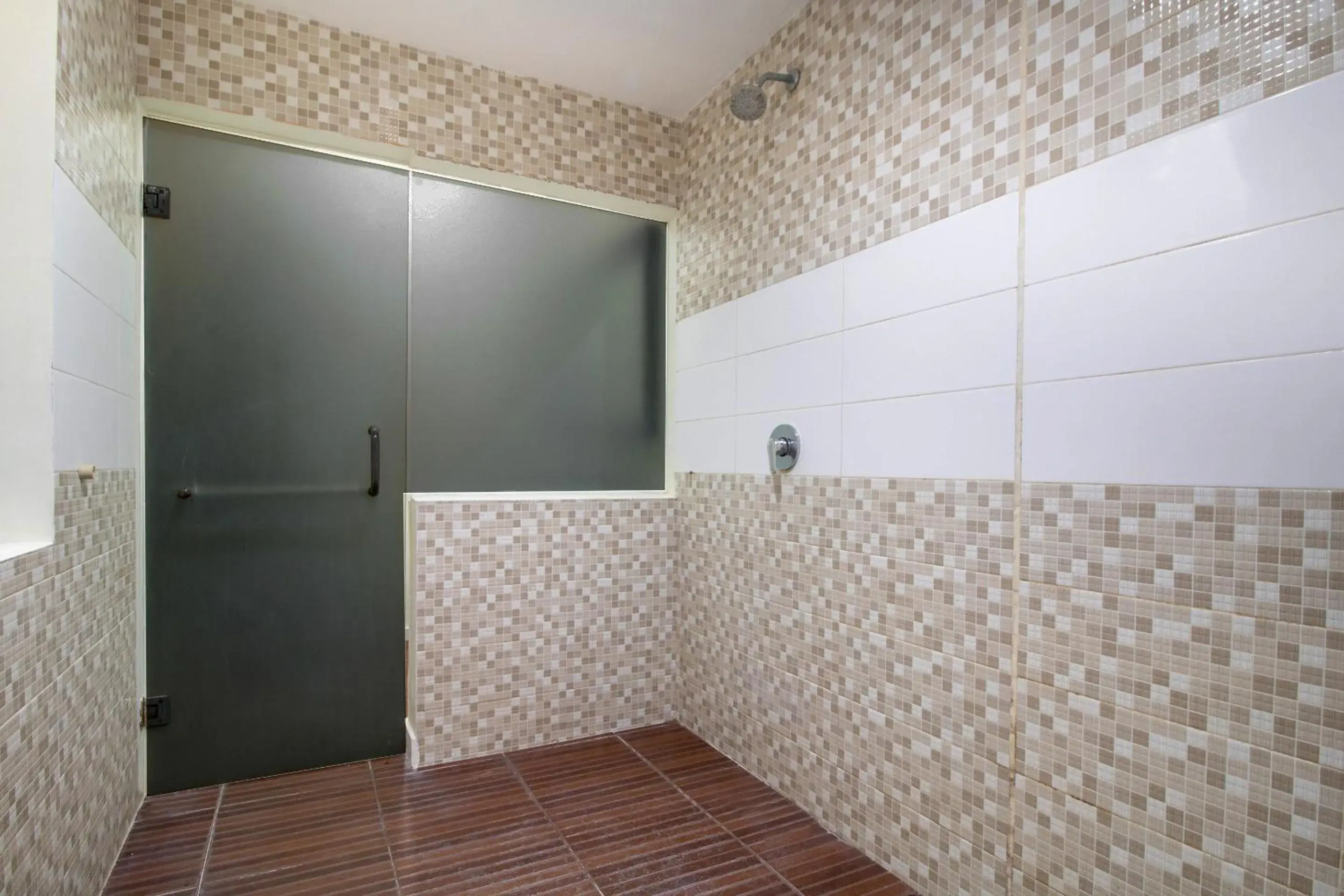 Bathroom in SUPER OYO Flagship 2688 Guntur Hotel