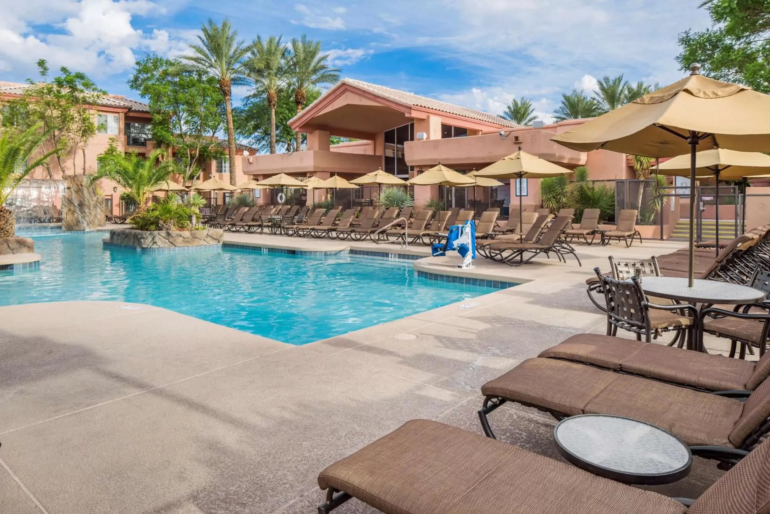 Swimming Pool in Hilton Vacation Club Scottsdale Villa Mirage