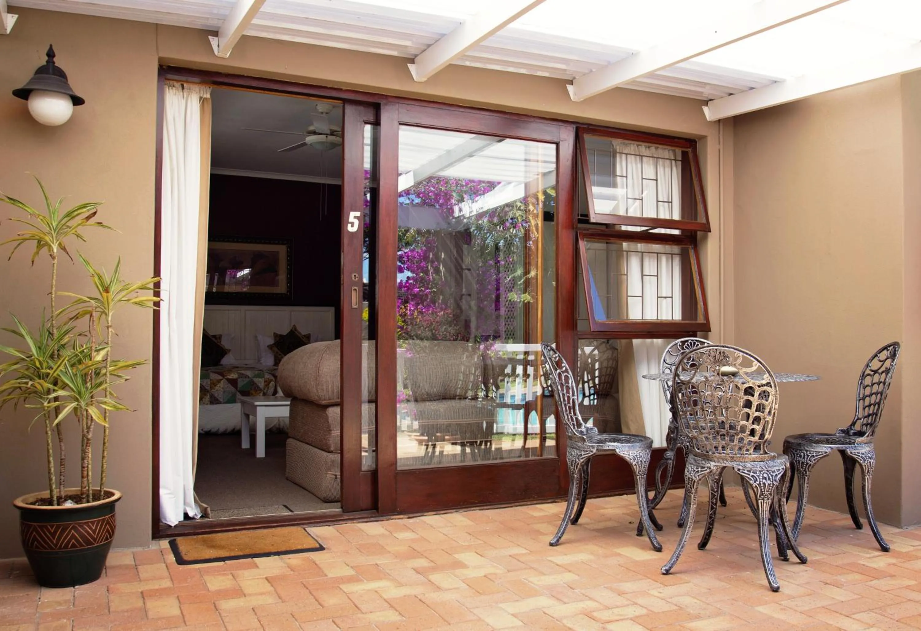 Patio in Bayside Guesthouse