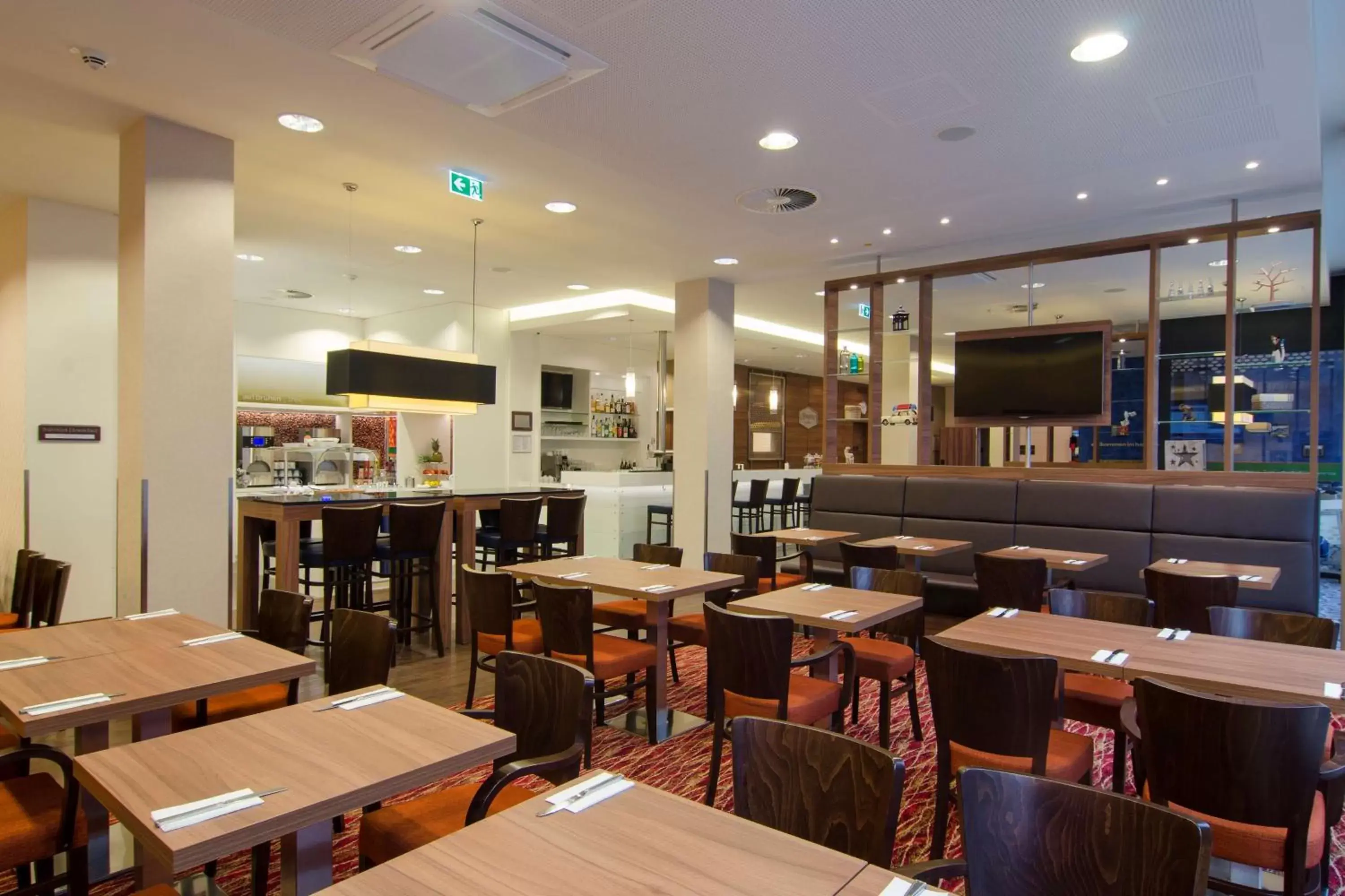 Dining area, Restaurant/Places to Eat in Hampton by Hilton Nürnberg City Center