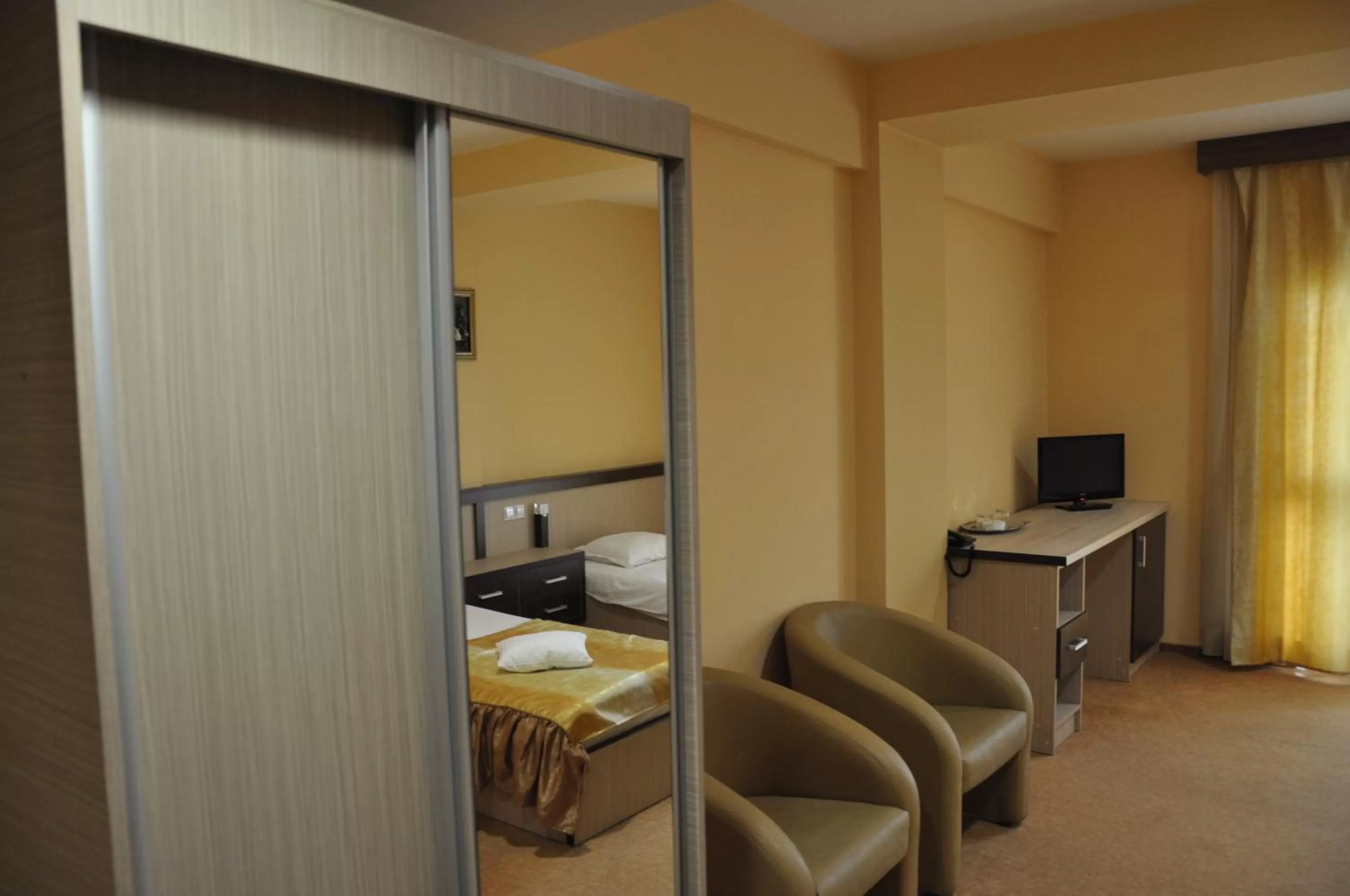 Photo of the whole room, Bed in Hotel Edelweiss