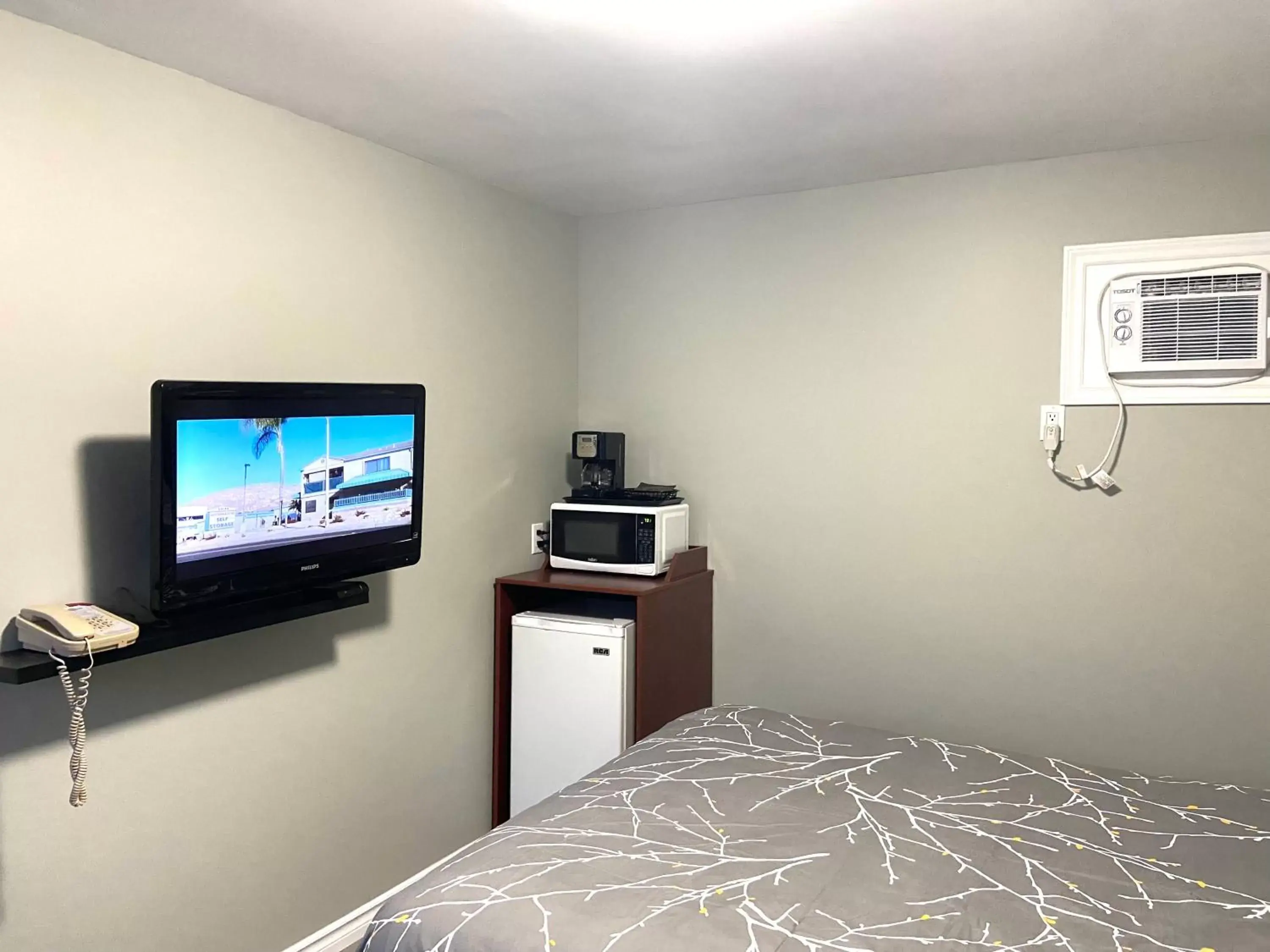 TV/Entertainment Center in Lakeshore Suites