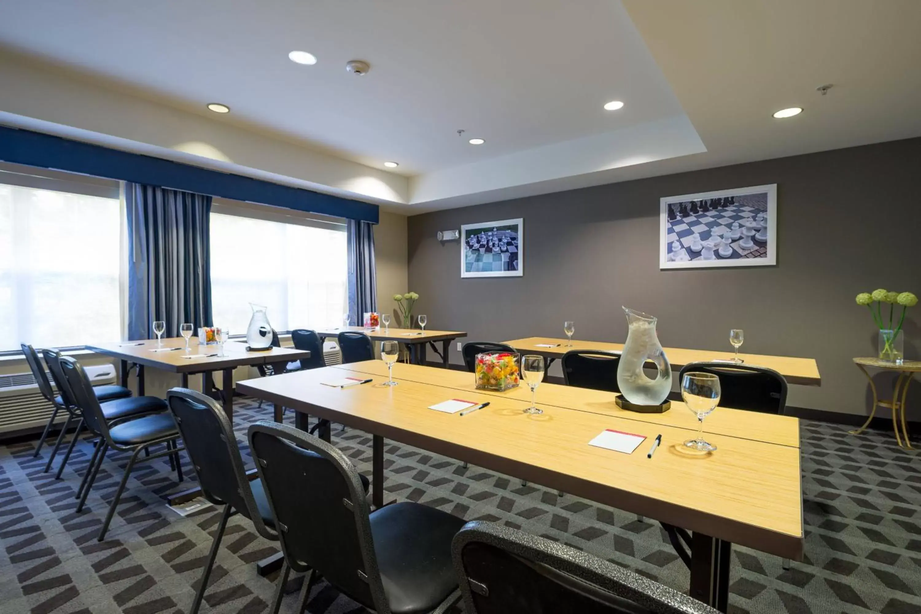Meeting/conference room in TownePlace Suites by Marriott Baltimore BWI Airport