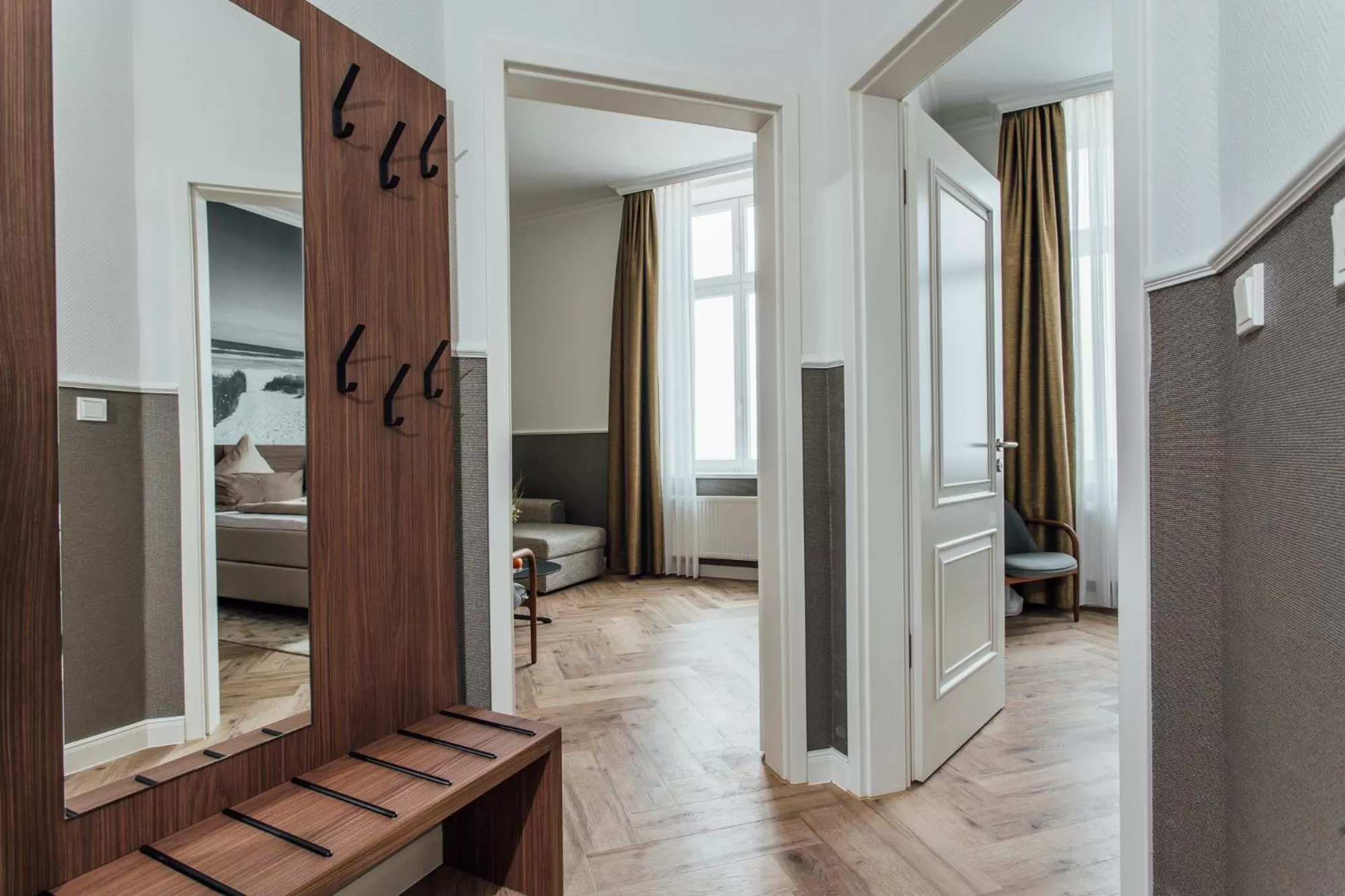 Living room, Bed in Strandhotel Hohenzollern