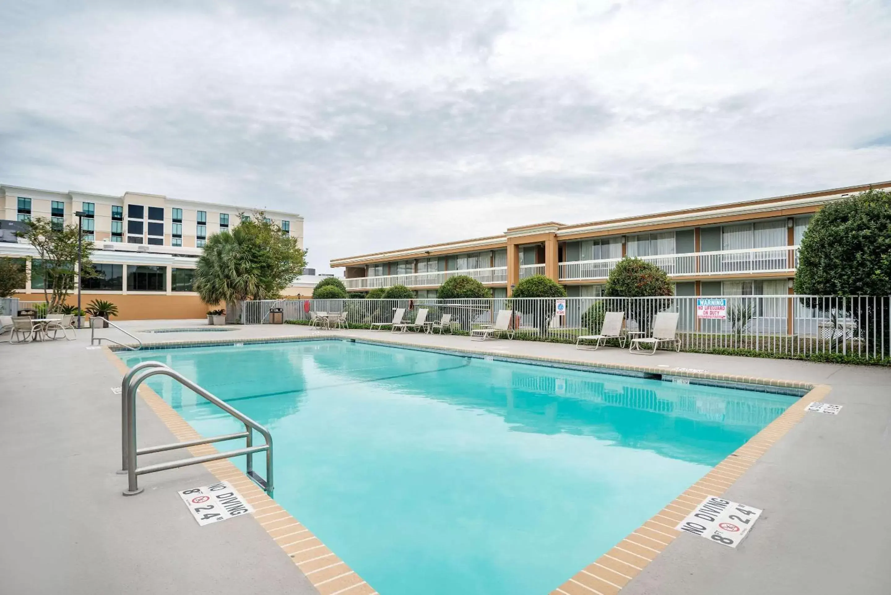 On site, Swimming Pool in Quality Inn Baton Rouge East I-12