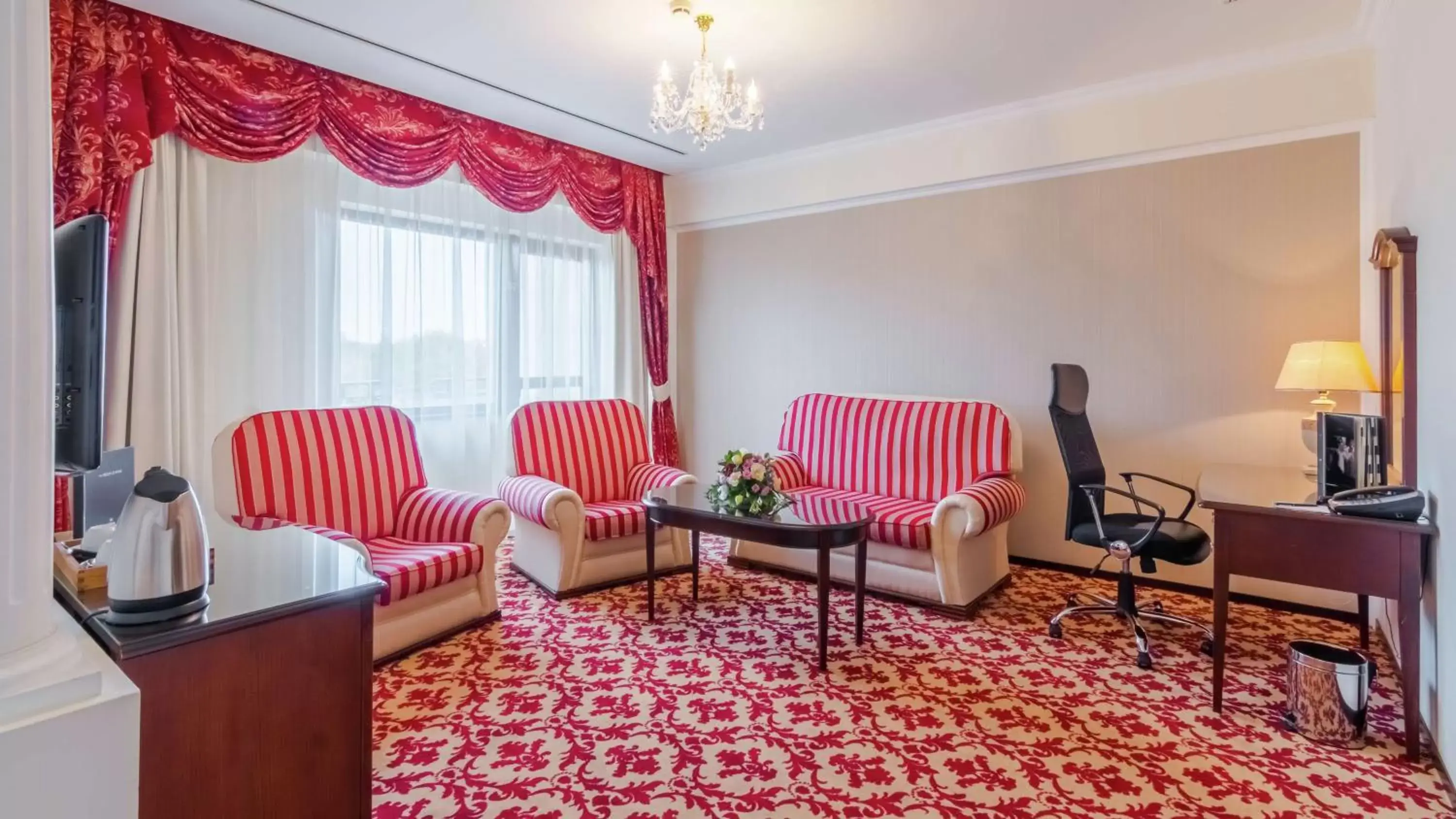 Bedroom, Seating Area in Hilton Sibiu