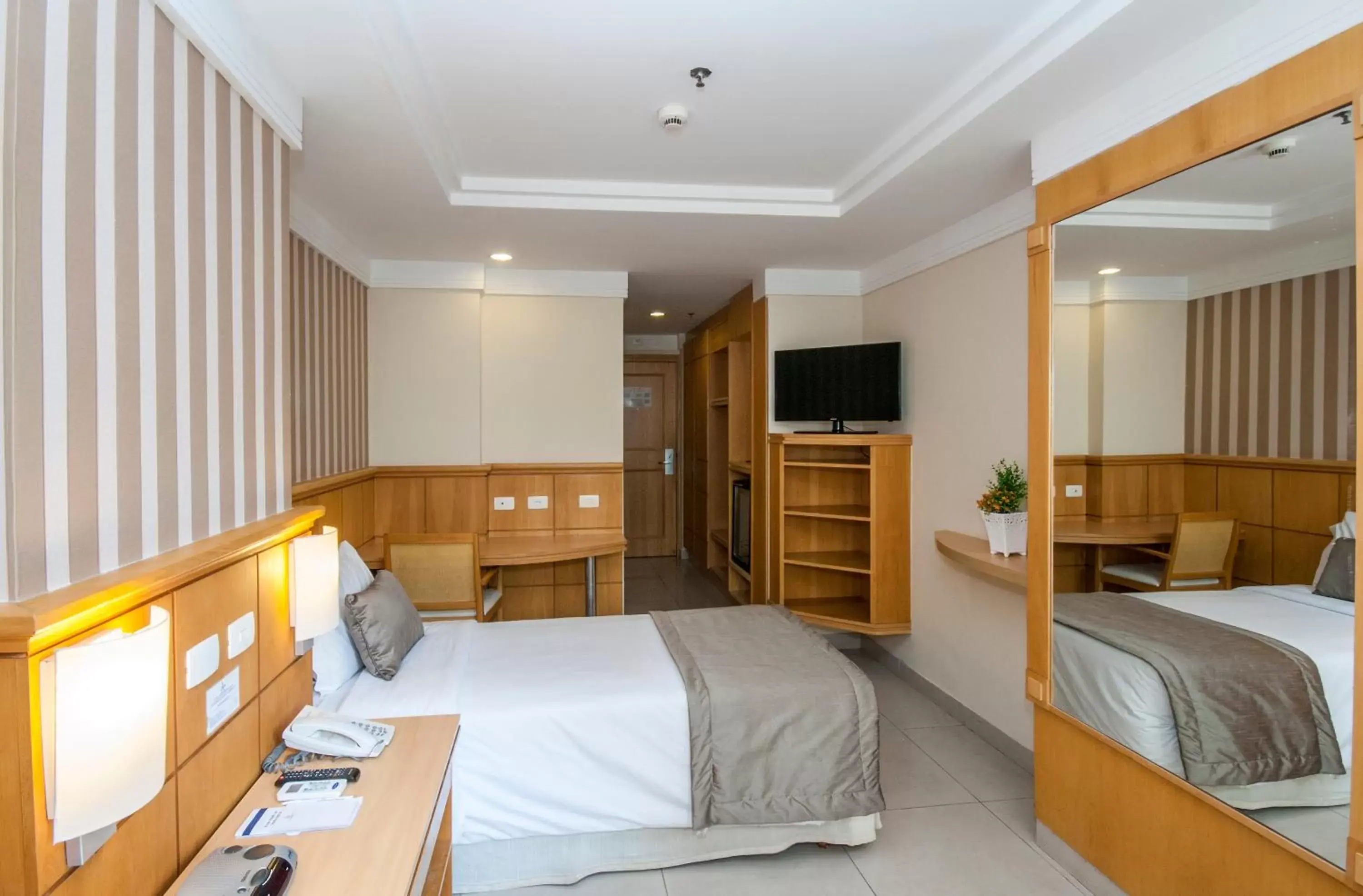 Bedroom, Bed in Hotel Astoria Palace Bedroom, Bed in Hotel Astoria Palace