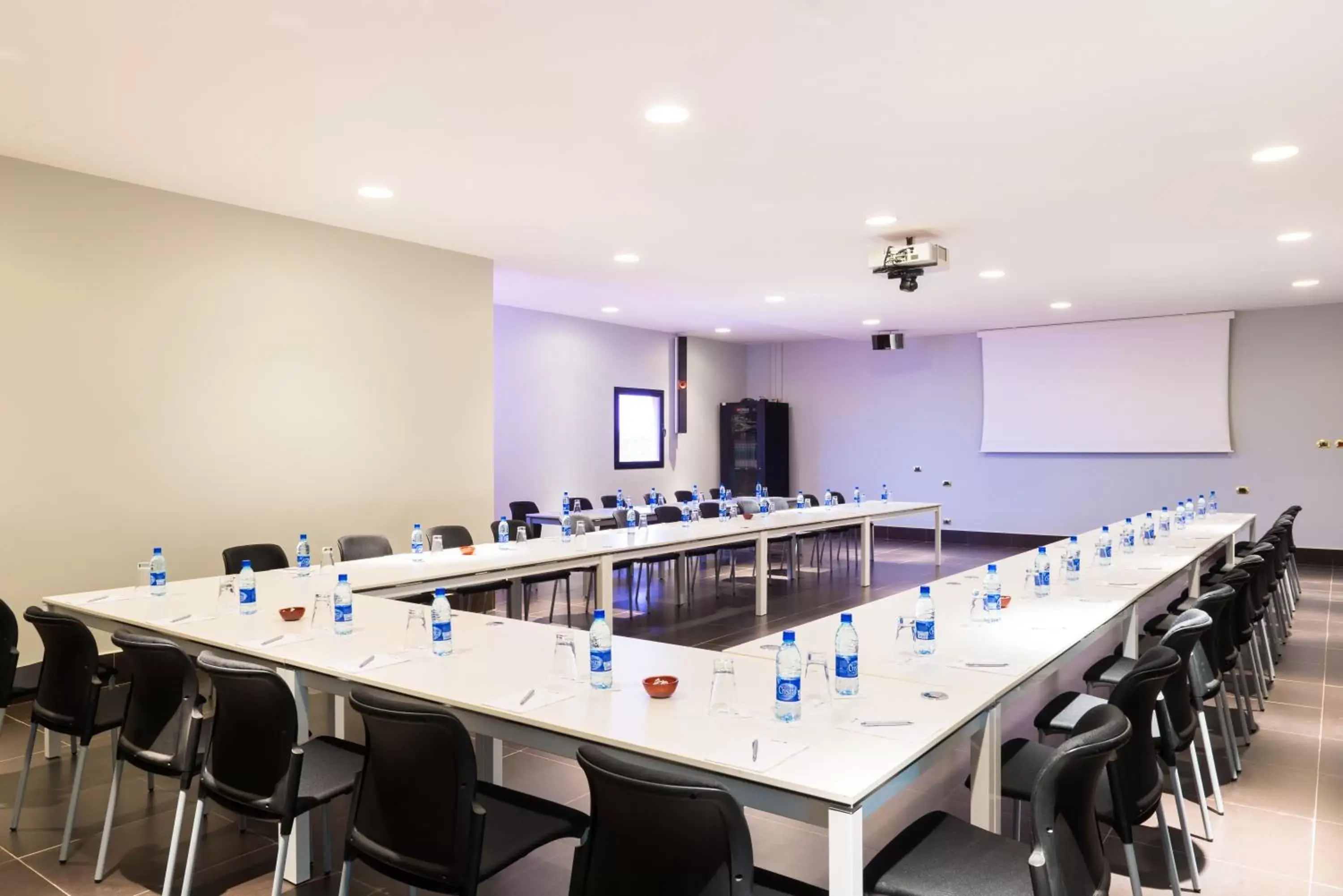 Meeting/conference room in Radisson Blu Hotel N'Djamena