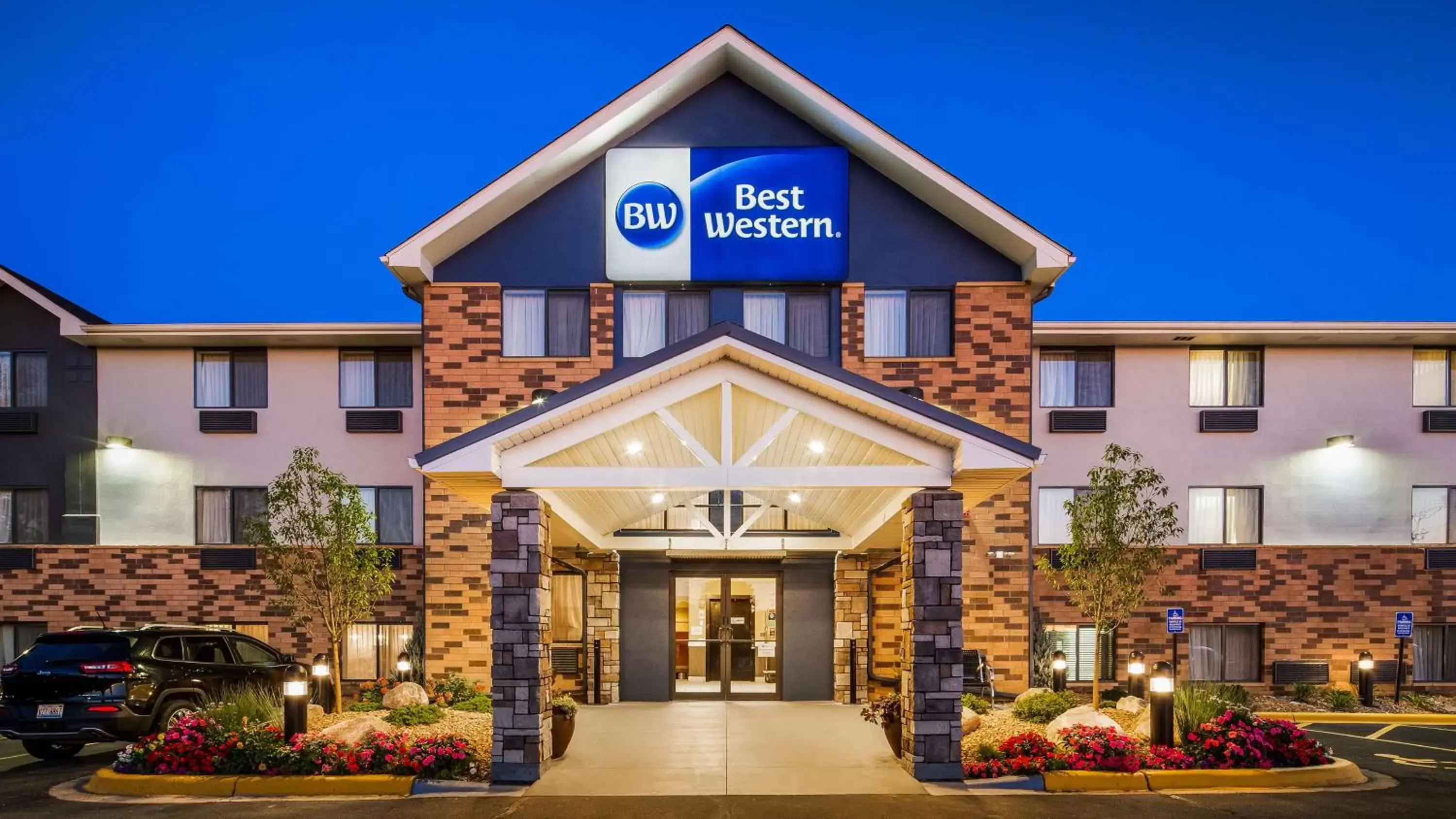 Property building in Best Western Eden Prairie Inn