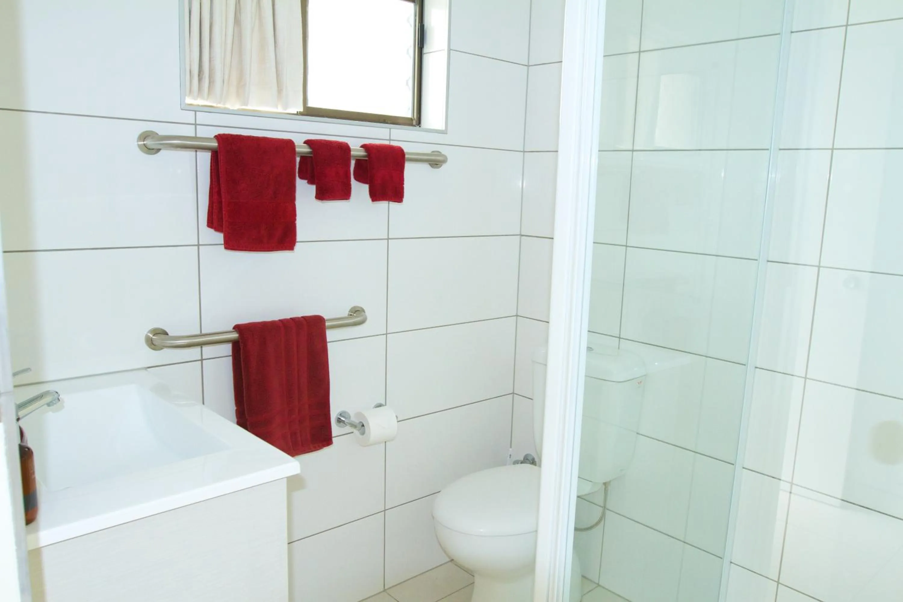 Bathroom in Hibiscus Motel