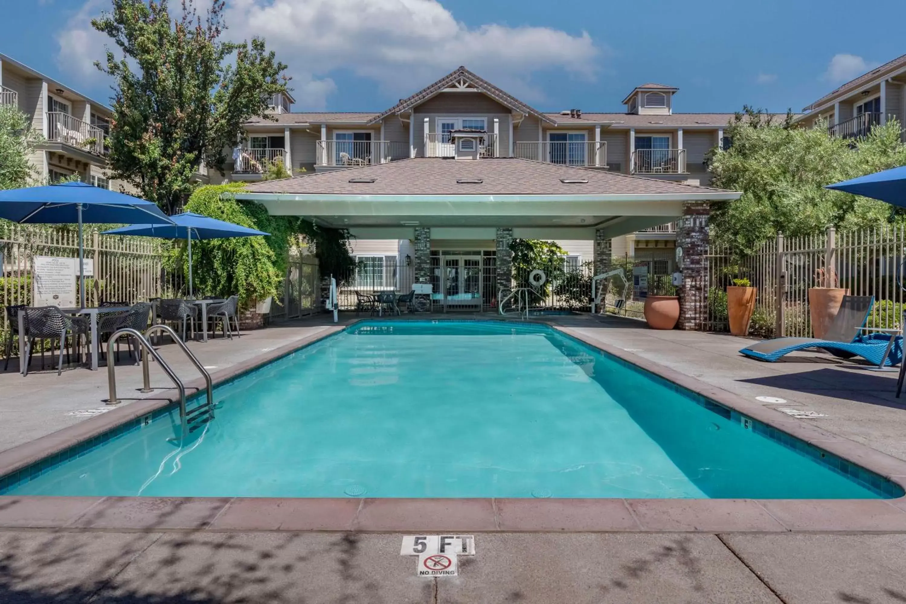 Pool view, Swimming Pool in Hampton Inn Ukiah