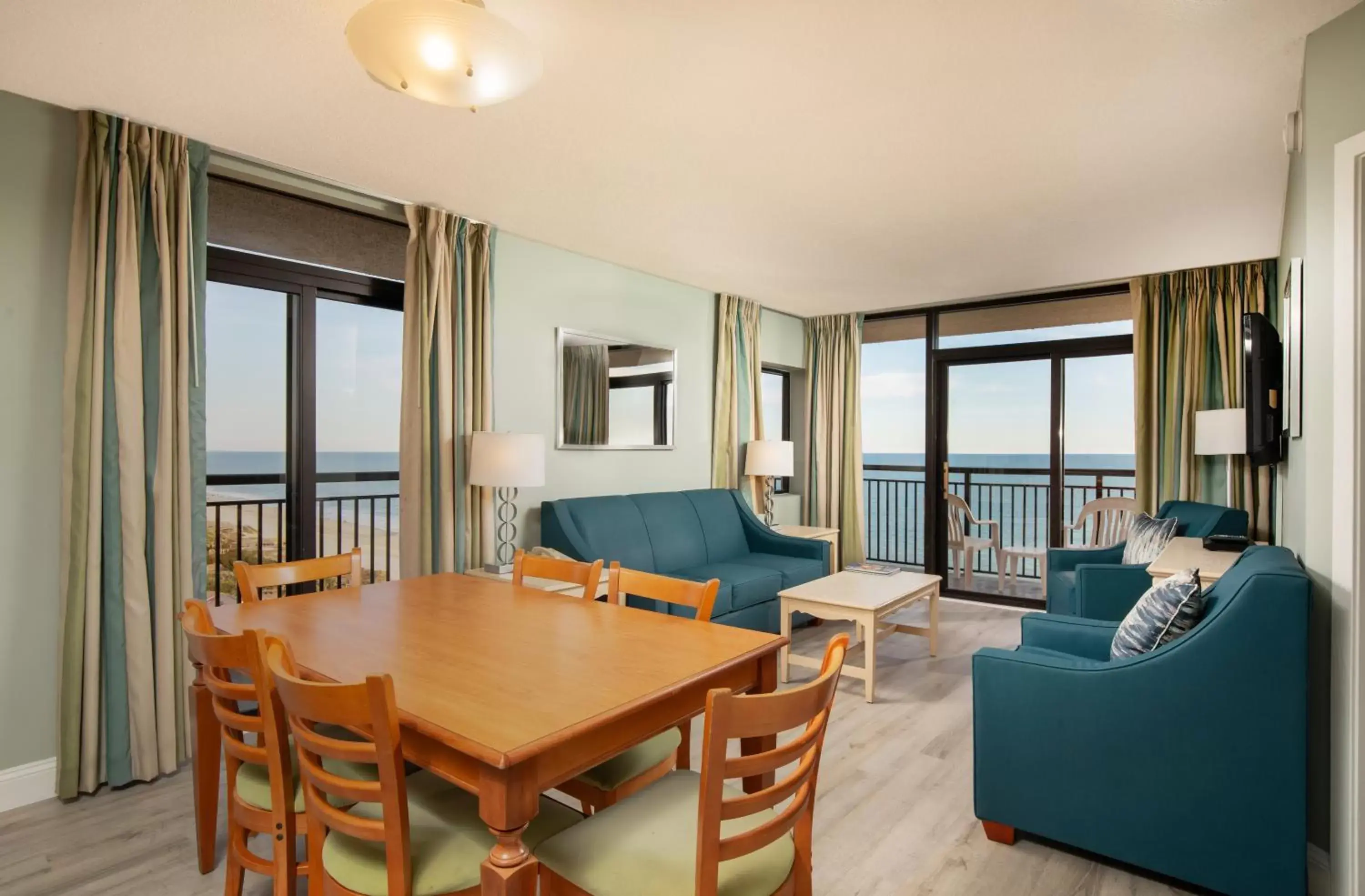 Living room, Sea View in Grande Shores Ocean Resorts Condominiums