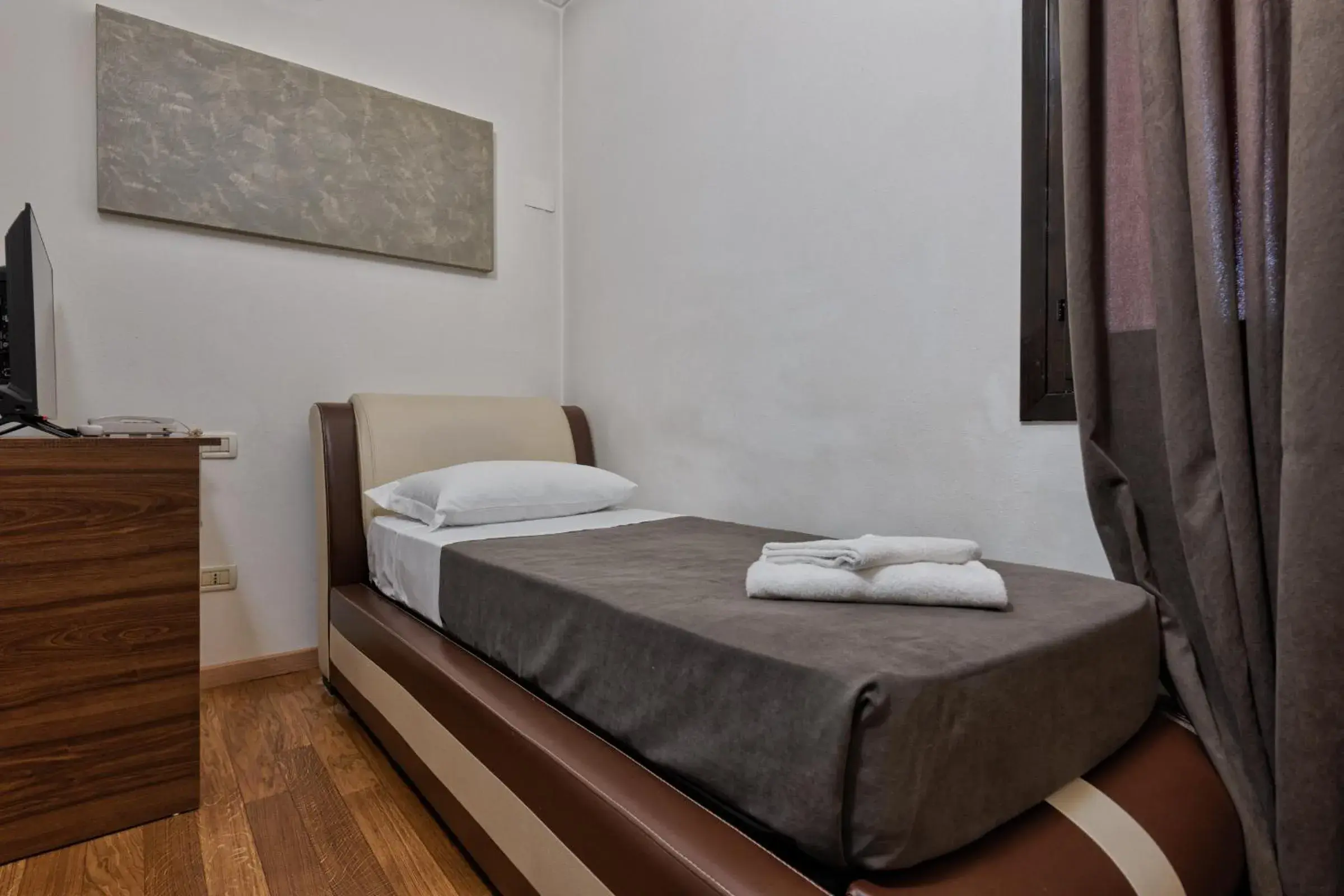 Bedroom, Bed in Hotel Trieste
